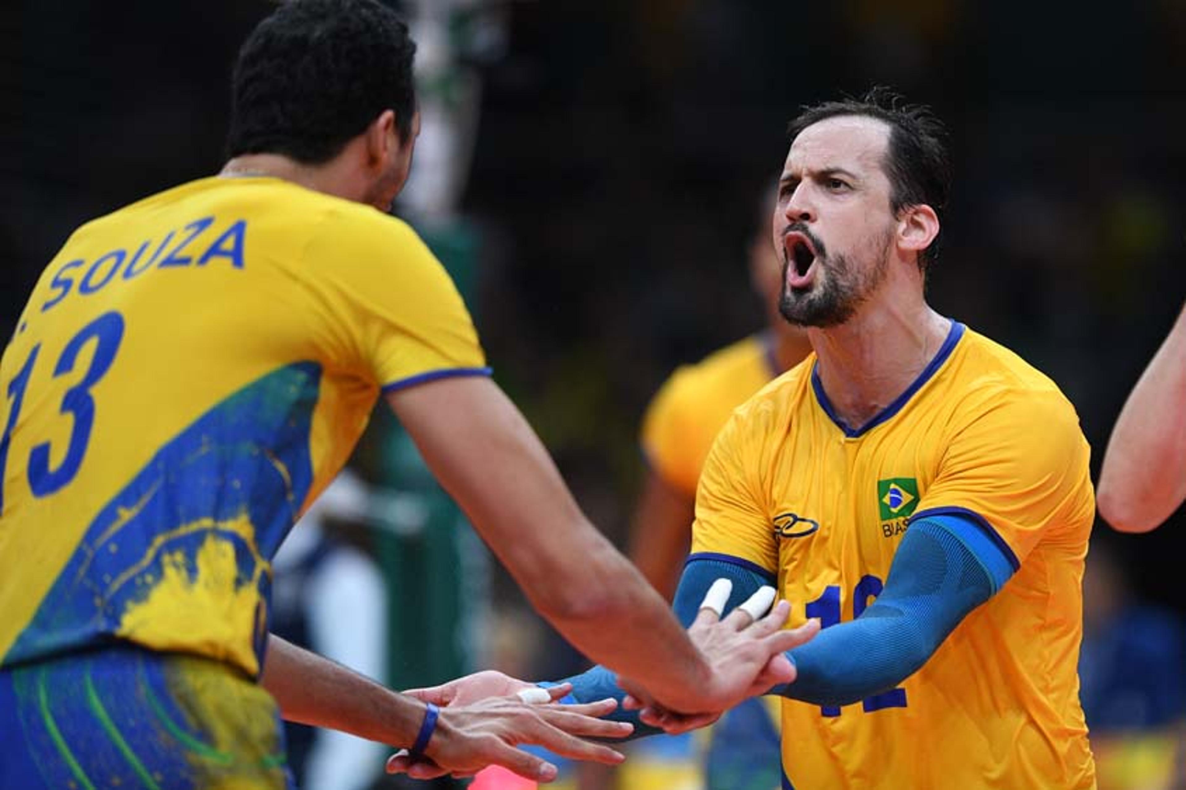 Prata de novo não! Vôlei é de ouro! Brasil derrota a Itália e comemora