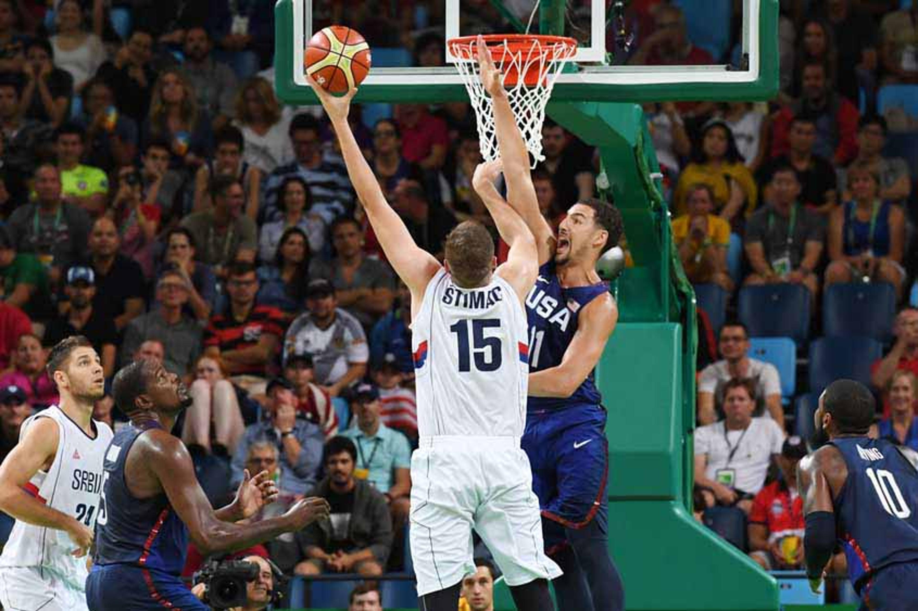 Estados Unidos atropelam a Sérvia e são campeões no basquete masculino