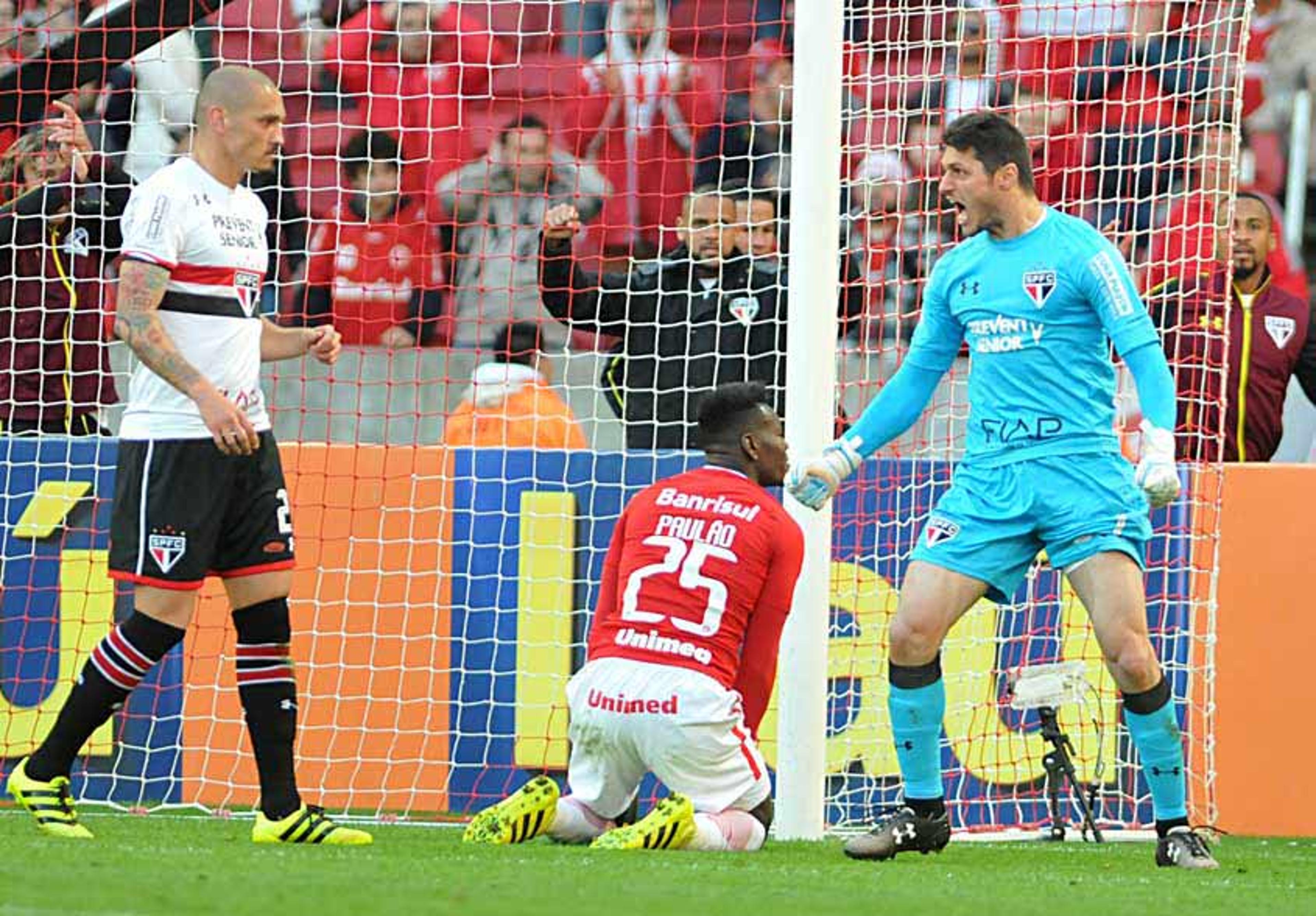 Denis volta a brilhar no São Paulo, mas lamenta: ‘Gol foi um castigo’