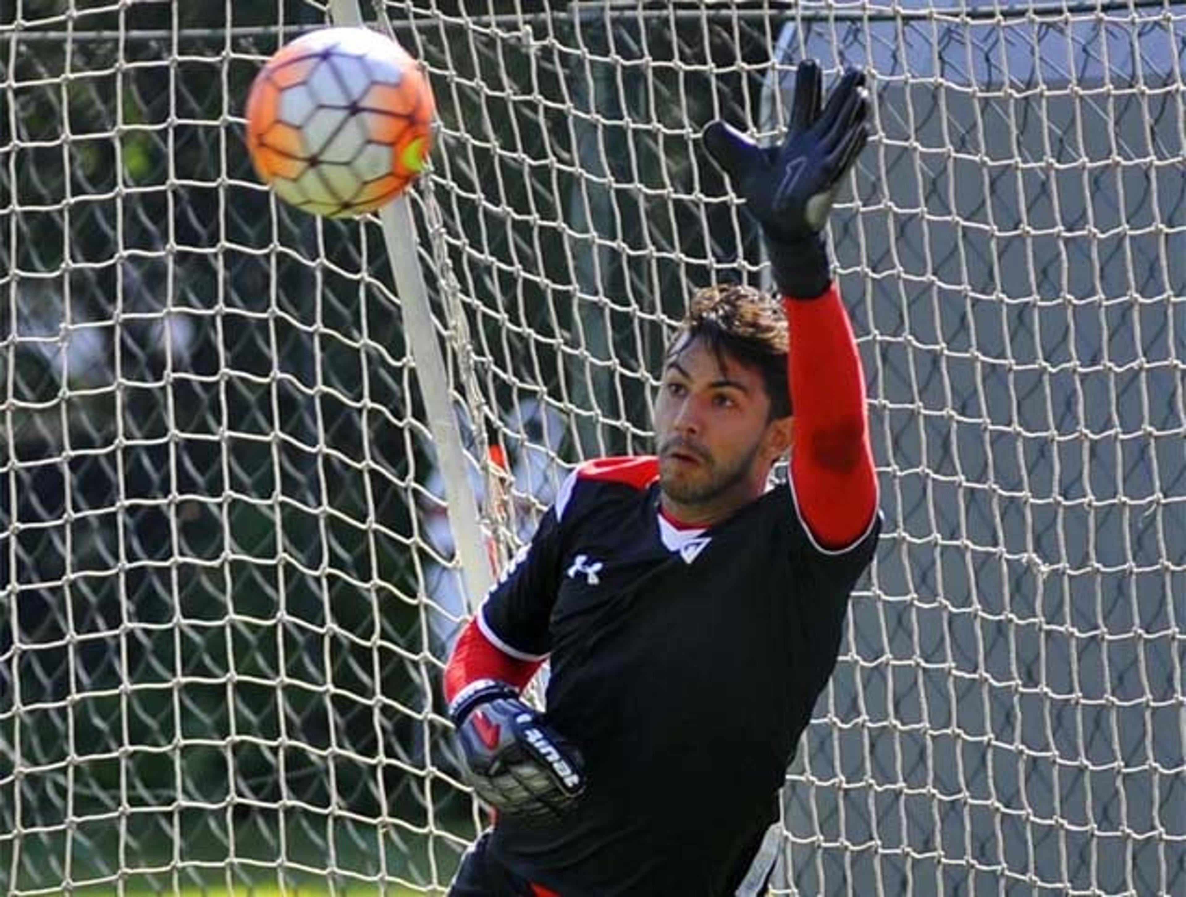 Pintado troca Denis por Renan Ribeiro no São Paulo; diretoria pesou