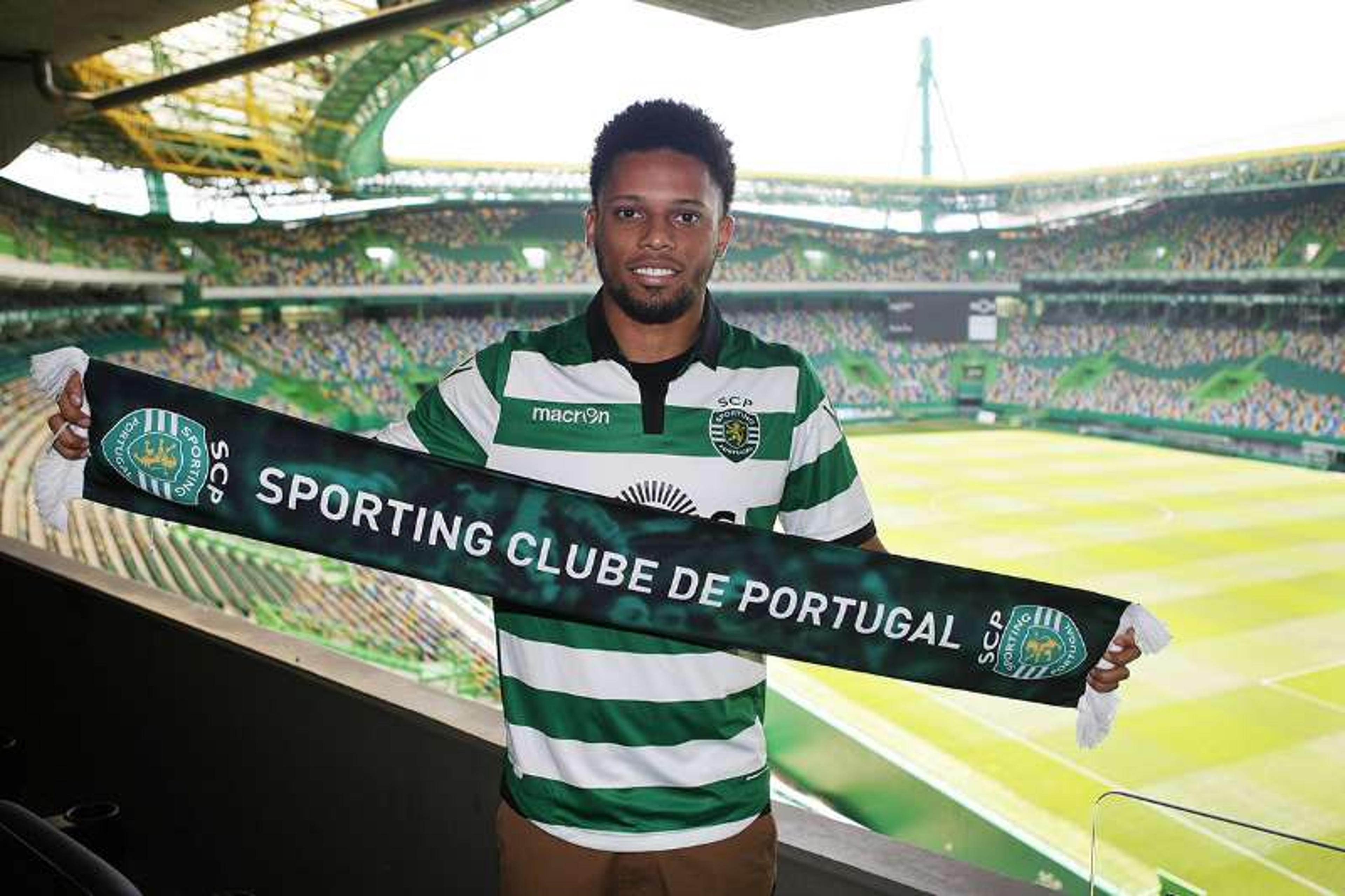 Sporting anuncia a contratação do atacante André, ex-Corinthians