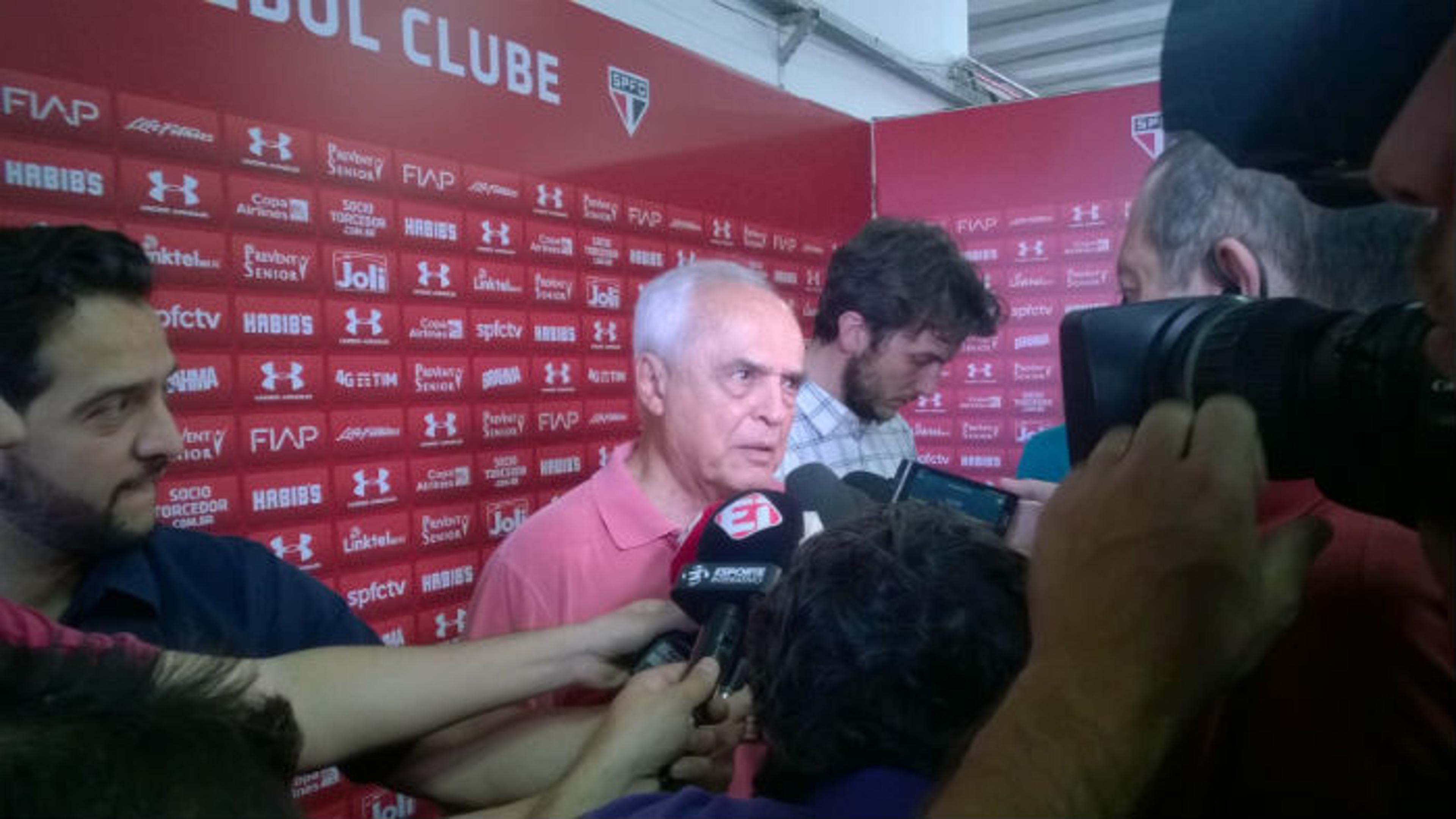 Leco admite problemas no futebol, mas condena críticas à gestão do SP