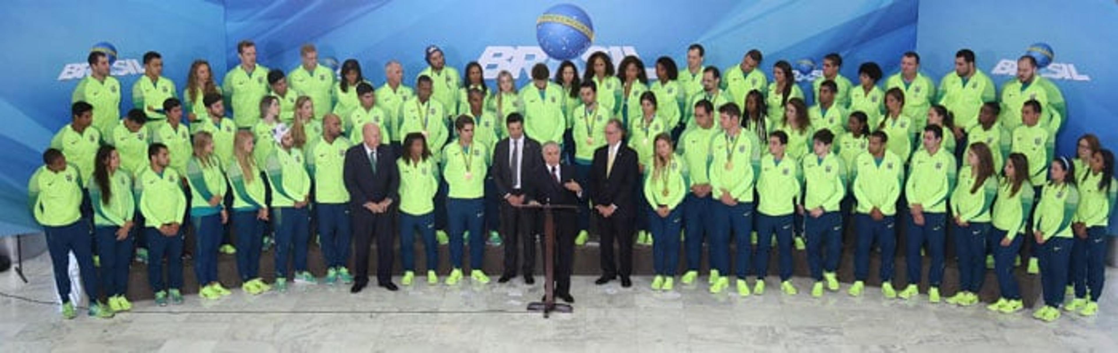 Atletas e medalhistas olímpicos são homenageados no Palácio do Planalto