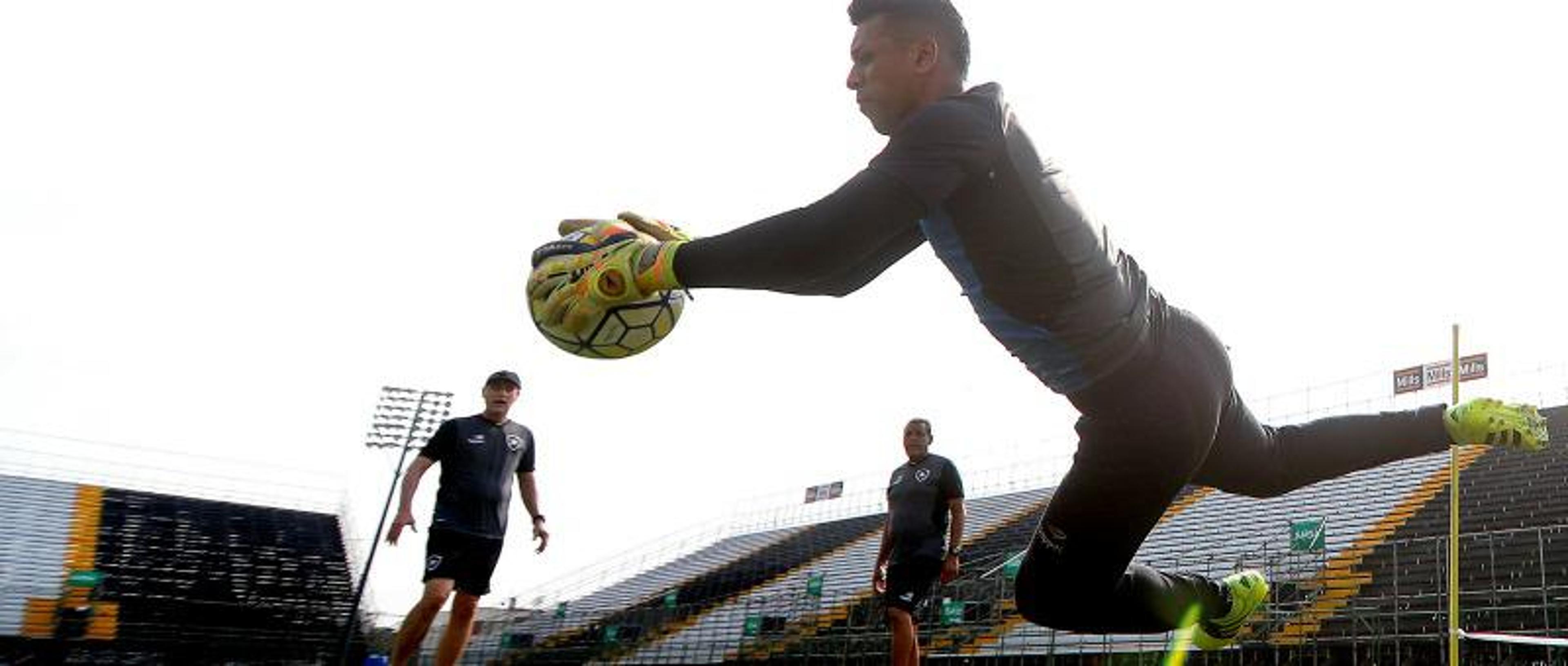 Família pesa e goleiro Sidão fica perto de ser comprado pelo São Paulo