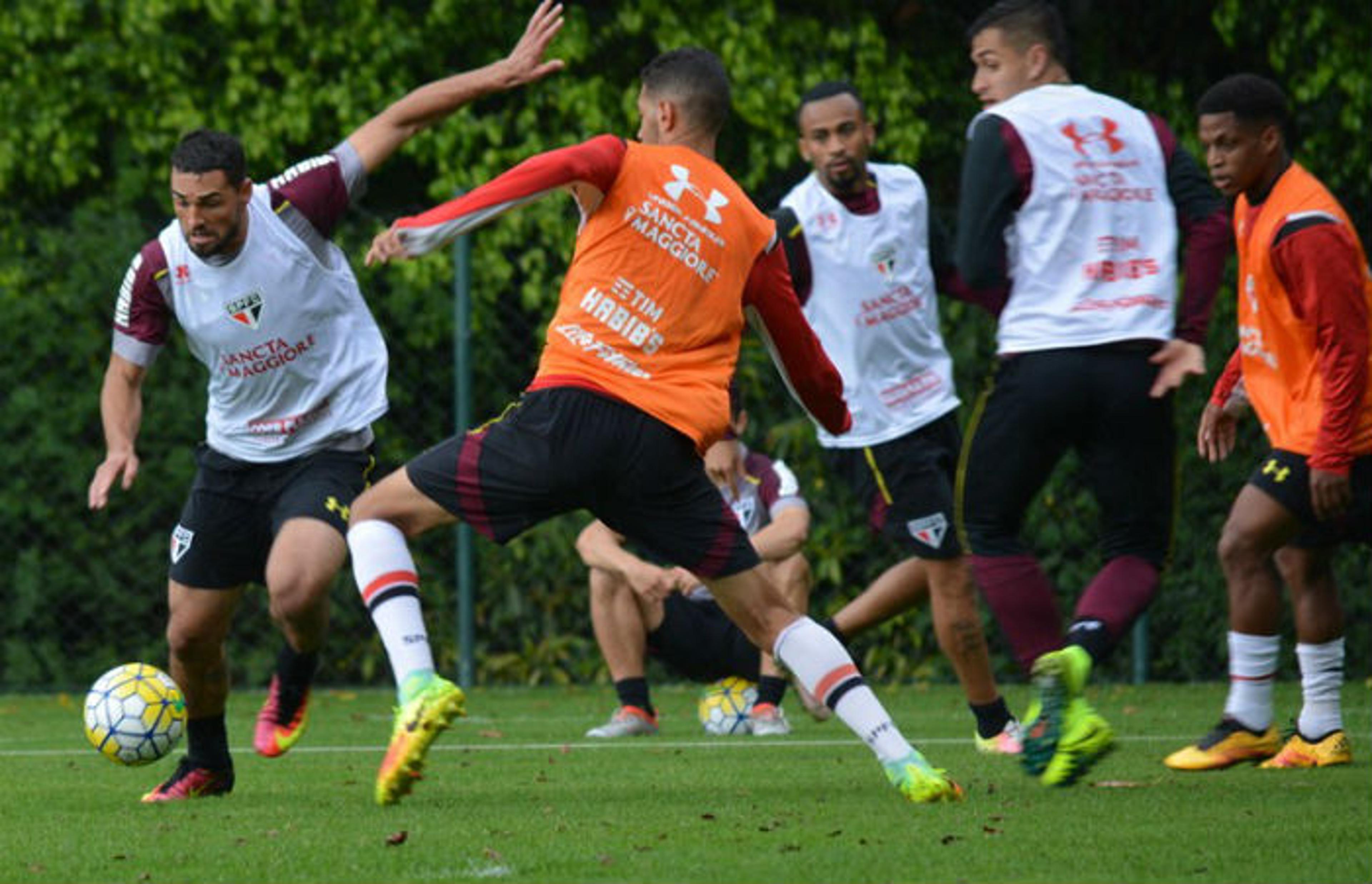 São Paulo inicia jornadas duplas com tático e retorno de Gilberto