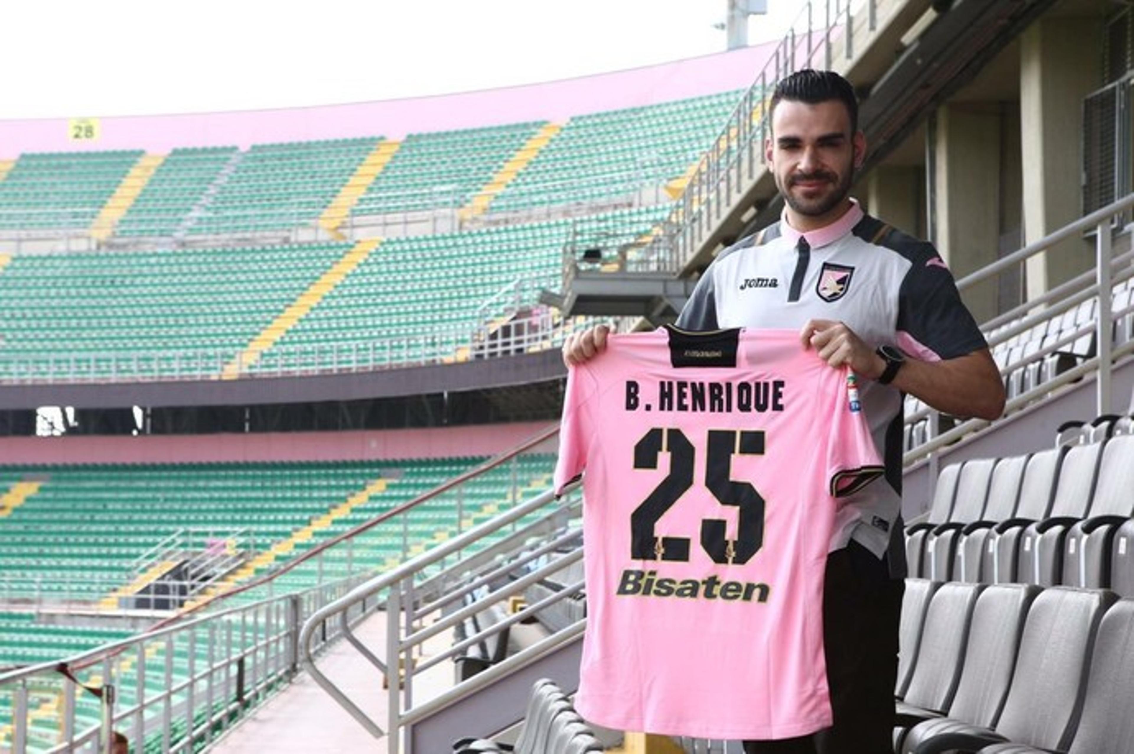 Bruno Henrique é apresentado no Palermo e elogia Zidane e Pirlo