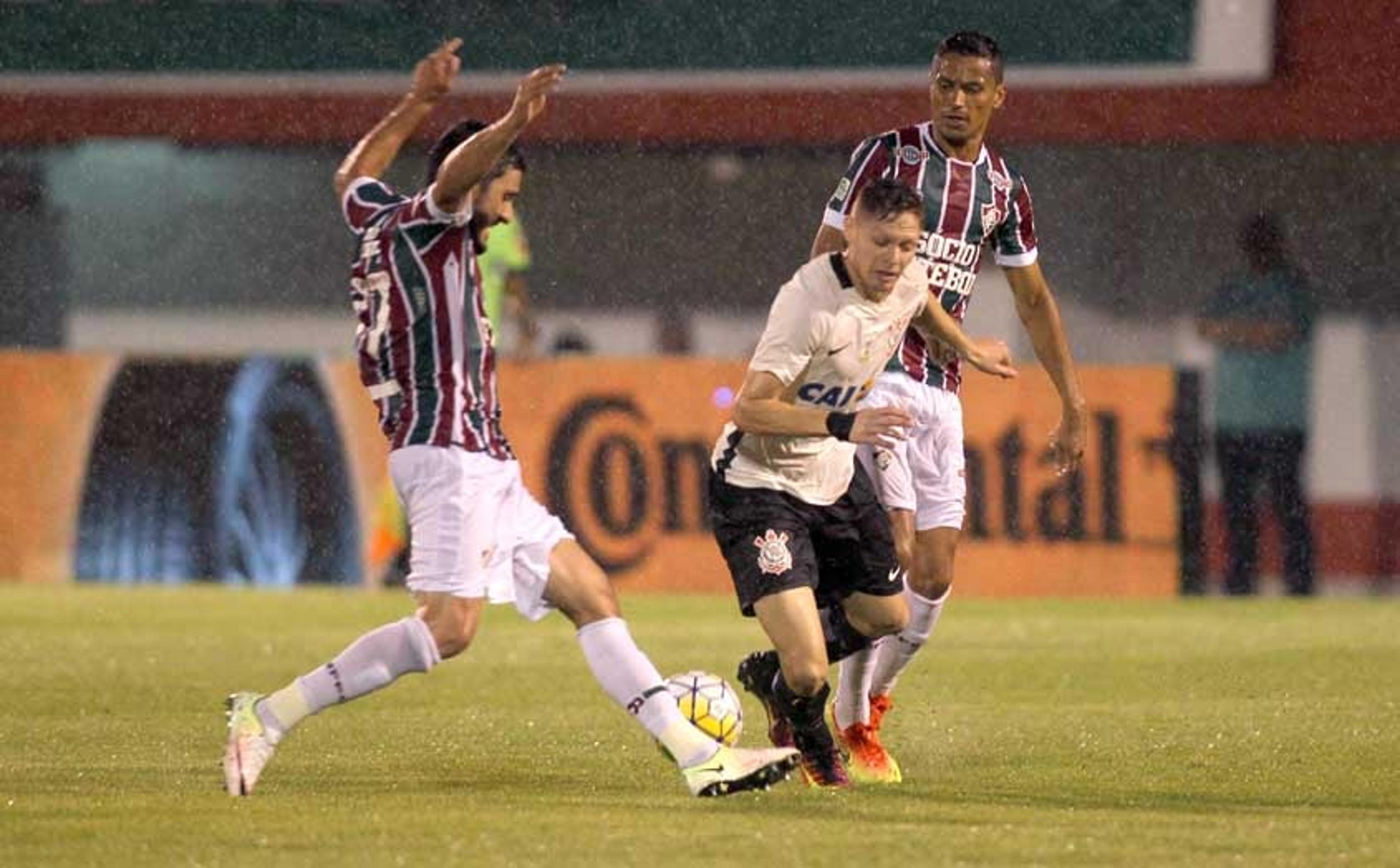 Deu empate(zinho)! Em duelo quente, Flu e Timão abrem oitavas com 1 a 1