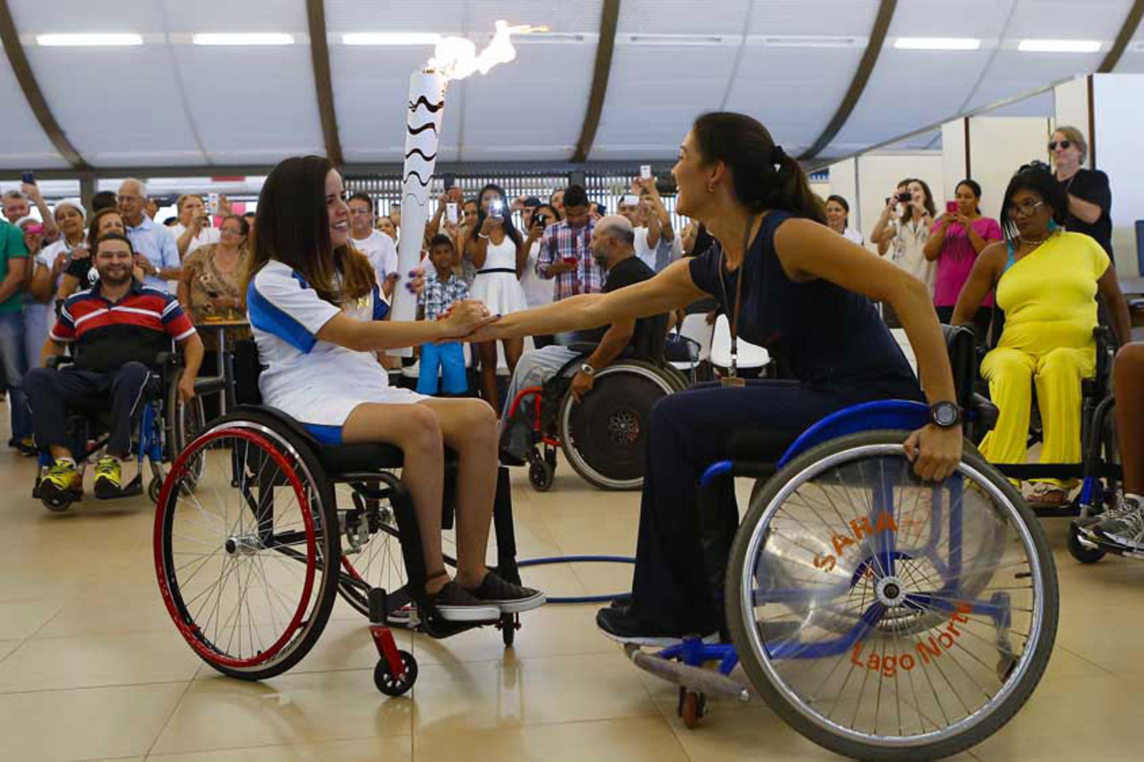 Joinville recebe o revezamento da tocha paralímpica