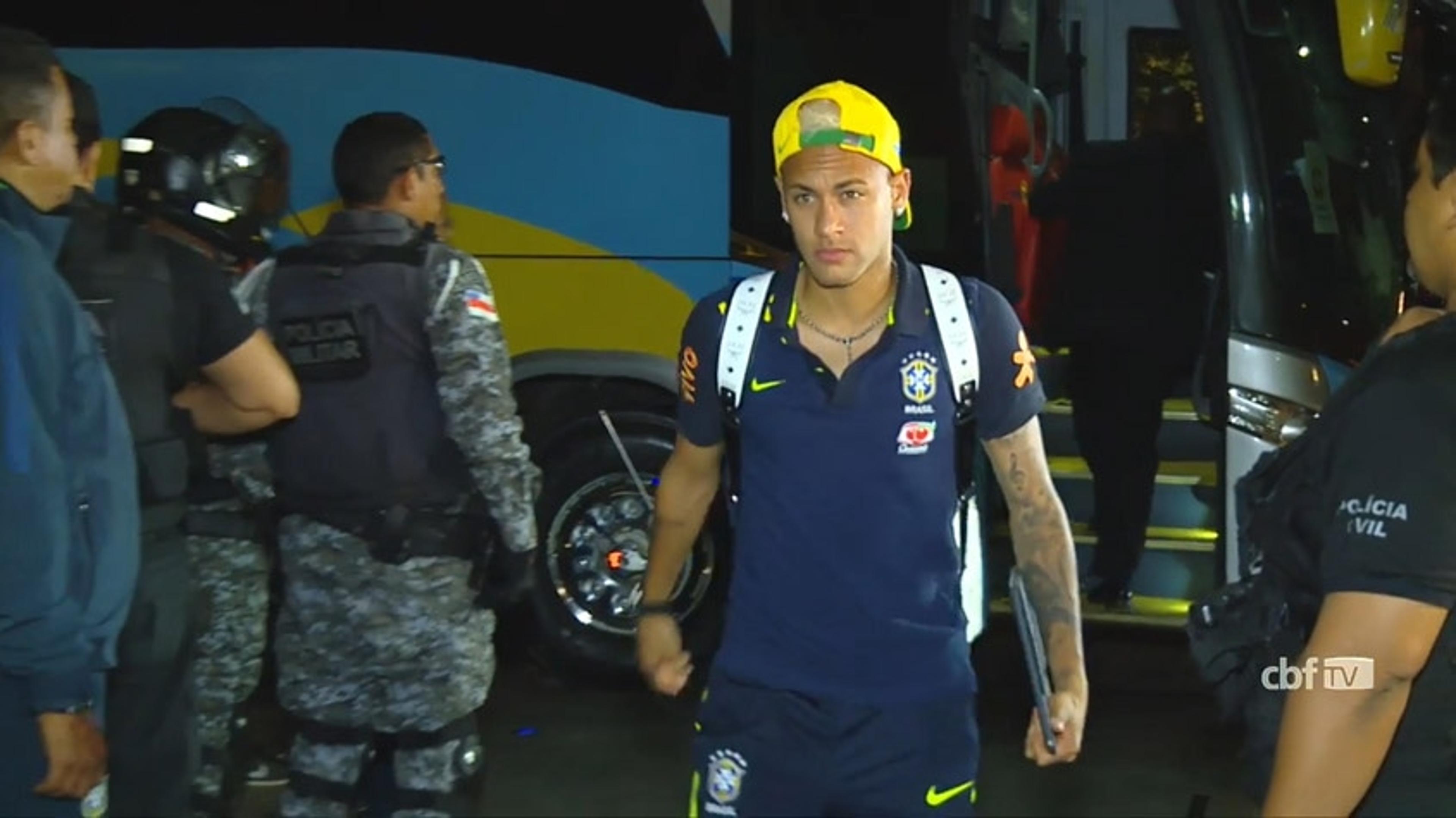 VÍDEO: Seleção Brasileira é recebida com festa da torcida em Manaus