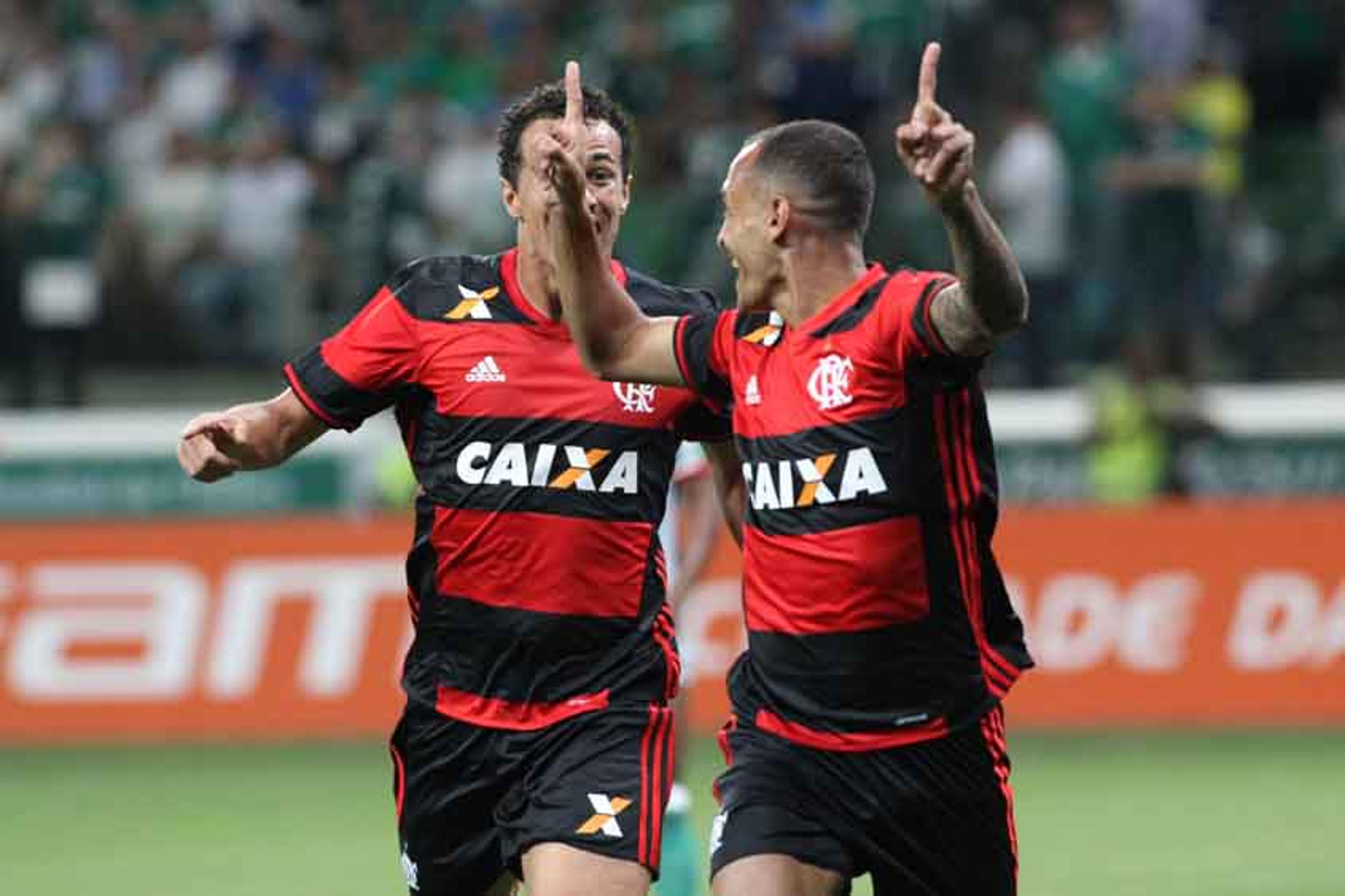 Empate com Palmeiras dá liderança do returno ao Flamengo