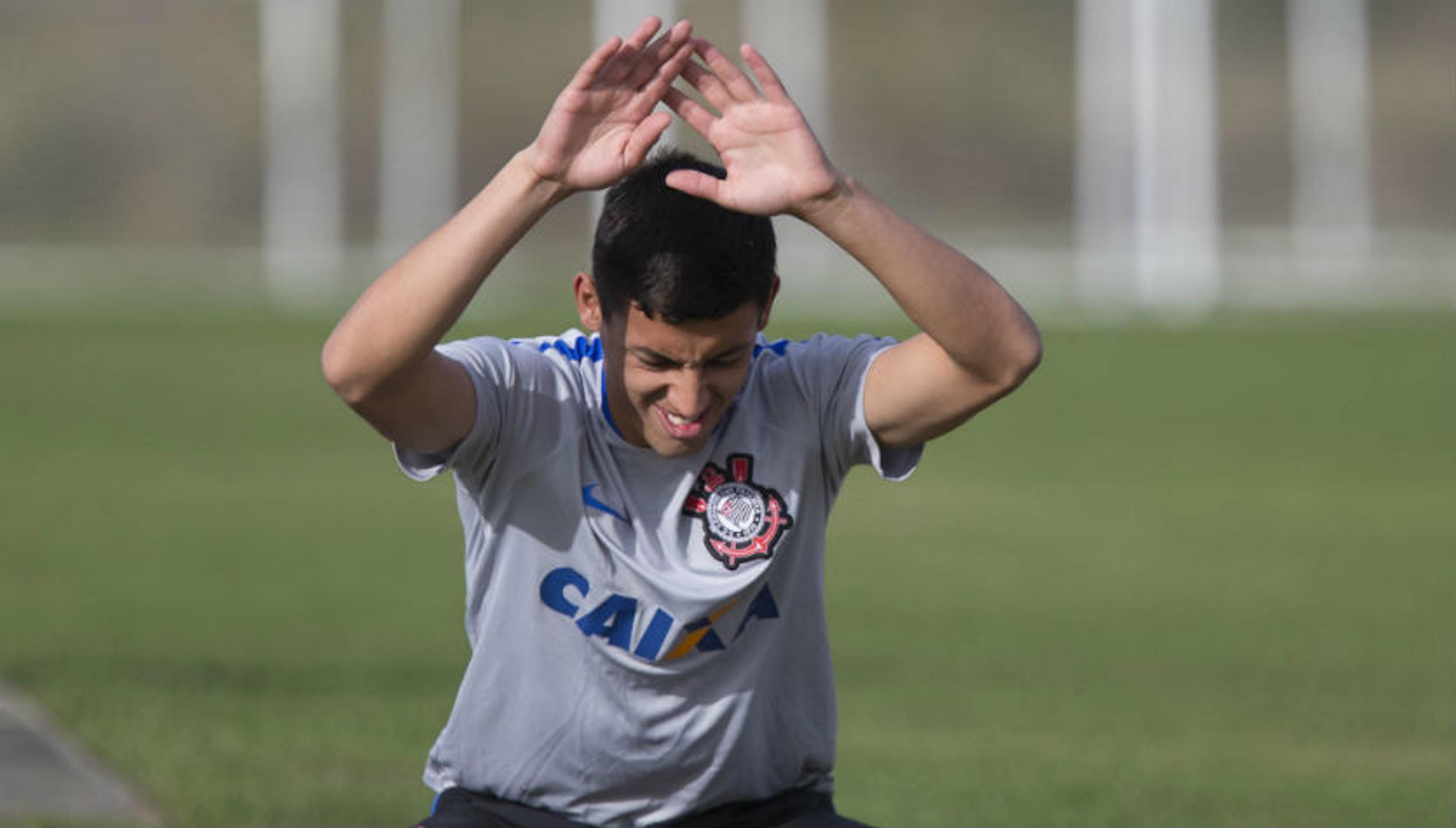 Marciel se apresenta e já treina no Corinthians, que pagará ao Cruzeiro