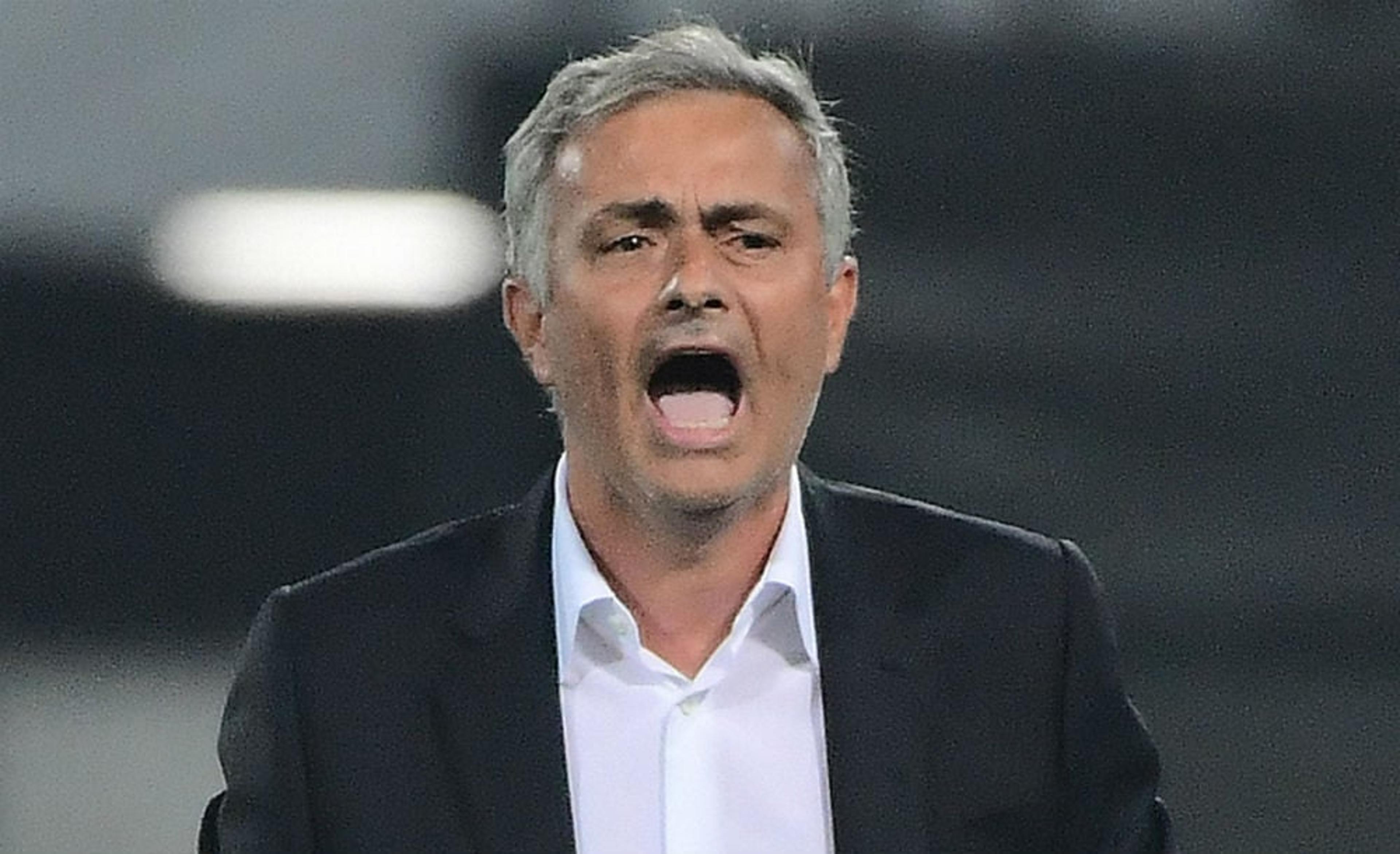 Por críticas a árbitro, Mourinho pode ser punido pela Federação Inglesa