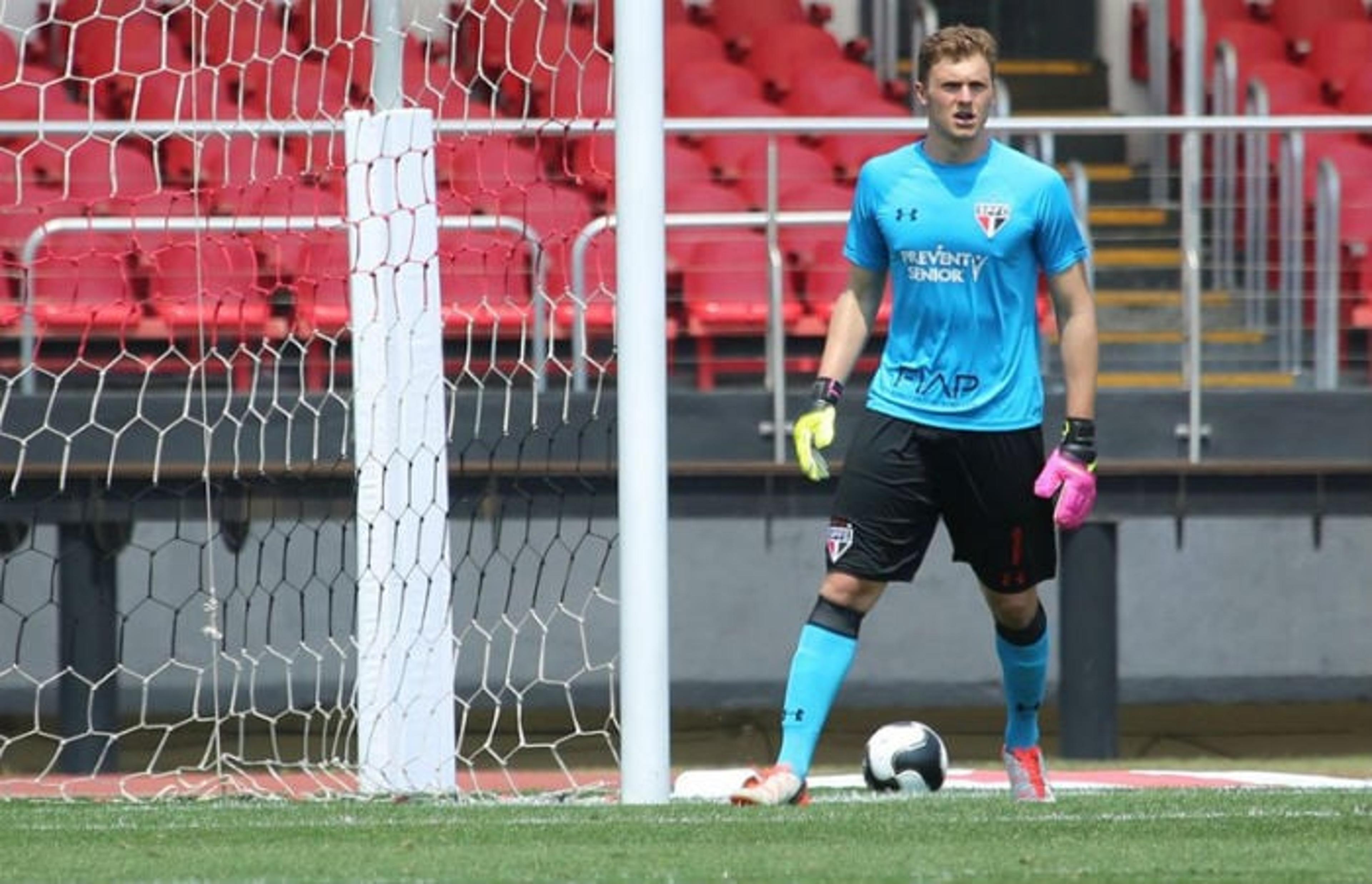 São Paulo prepara renovação de goleiro multicampeão na base