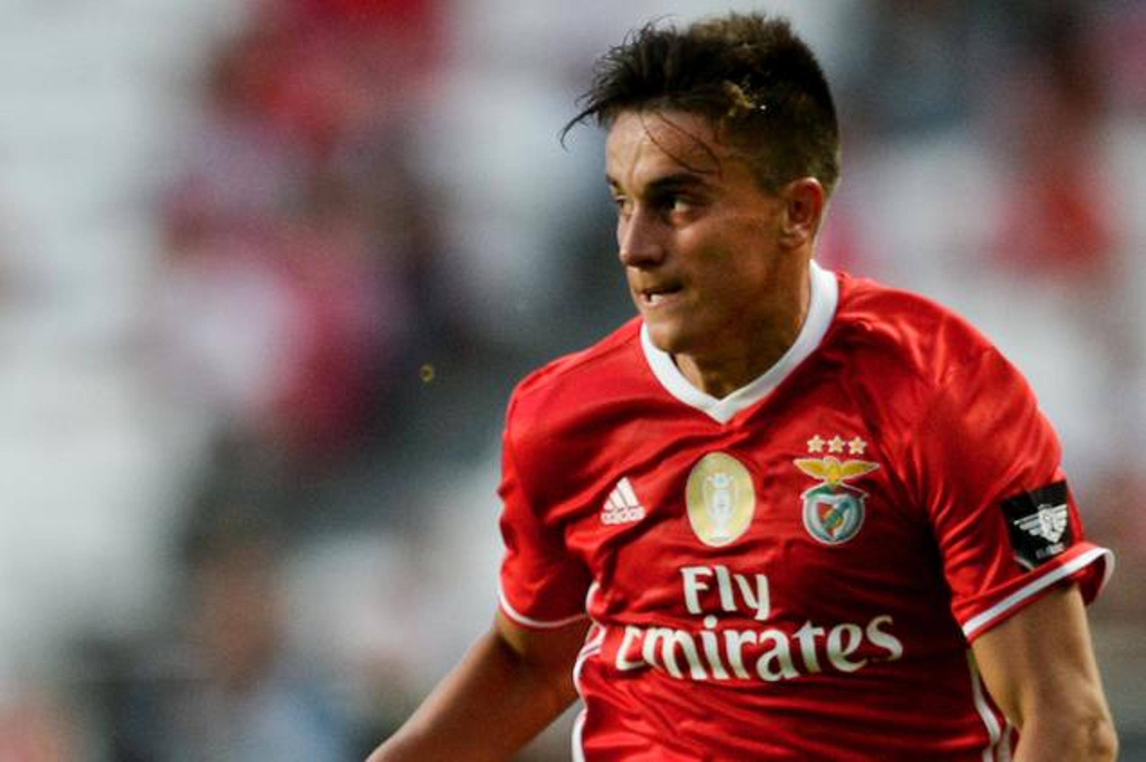 Lesão grave pode tirar Grimaldo do Benfica no resto da temporada