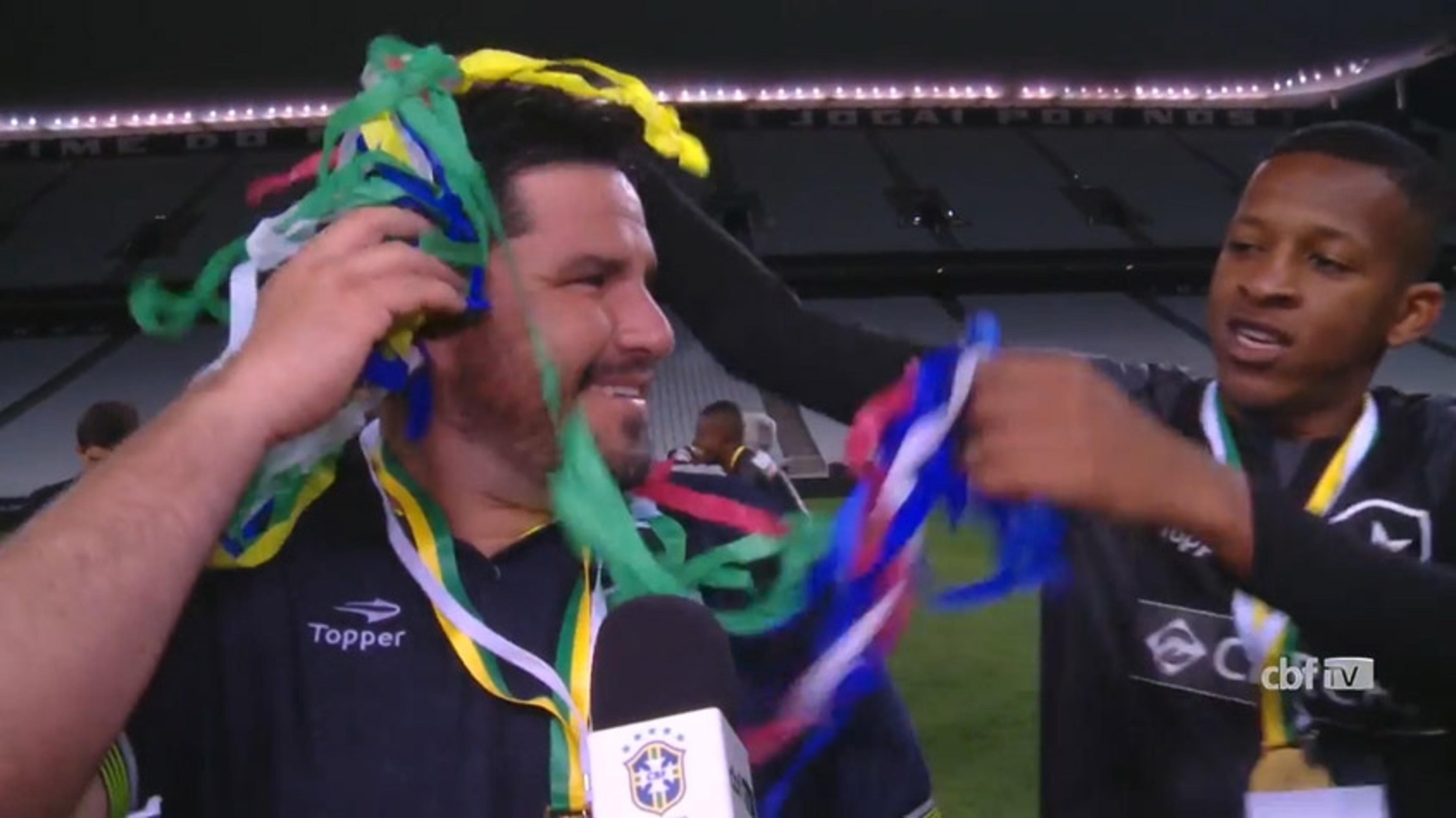 VÍDEO: Técnico e jogadores do Botafogo comemoram título do Brasileiro sub-20