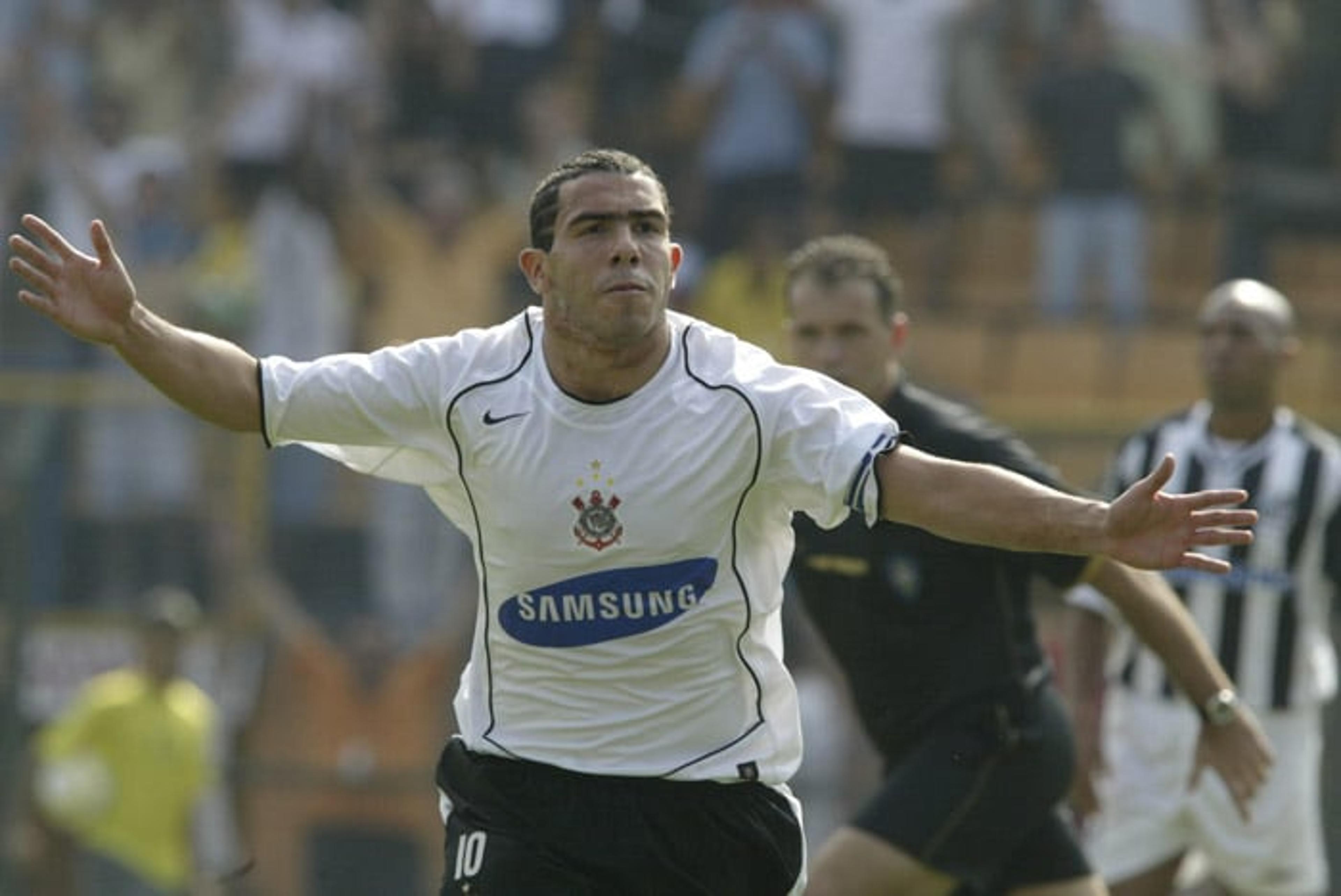 Carlos Alberto elege Corinthians de 2005 como um dos melhores times que ele já assistiu no Brasil