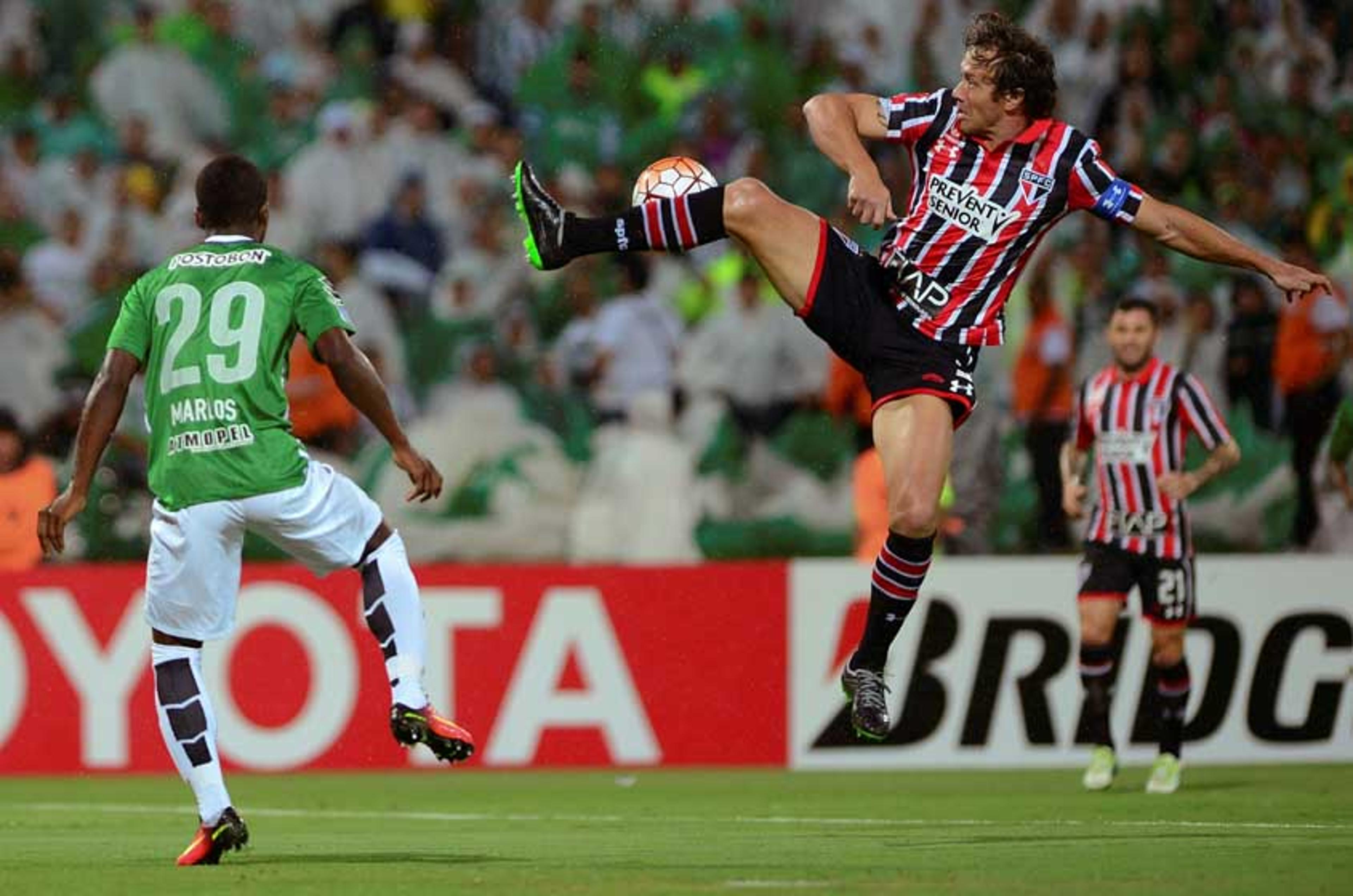 Expulsões da Libertadores desfalcam São Paulo na Sul-Americana