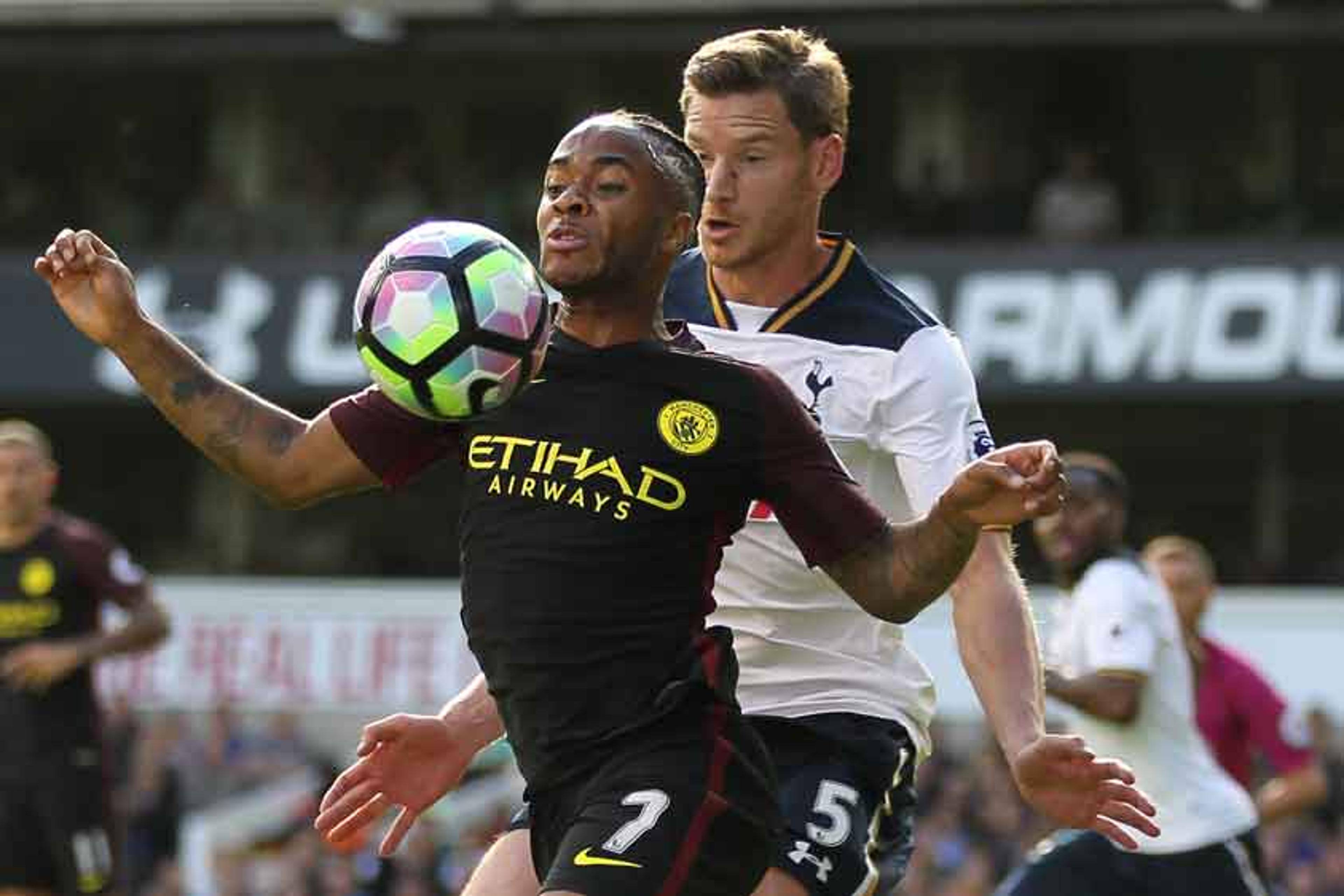 Sterling é cortado, e técnico da Inglaterra chama jogador do Palace