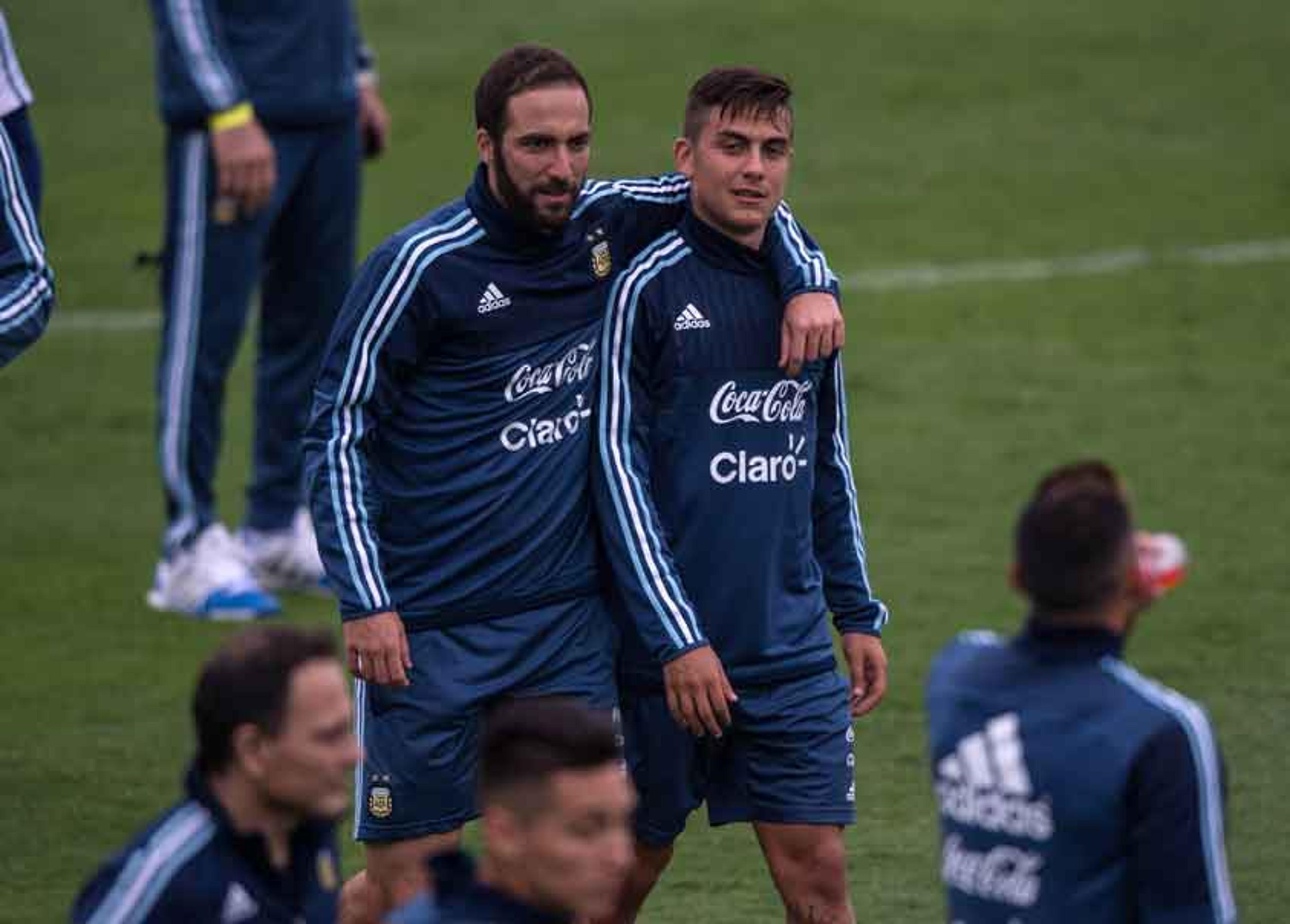 Substituto de Messi, Dybala rejeita comparações com o craque do Barça