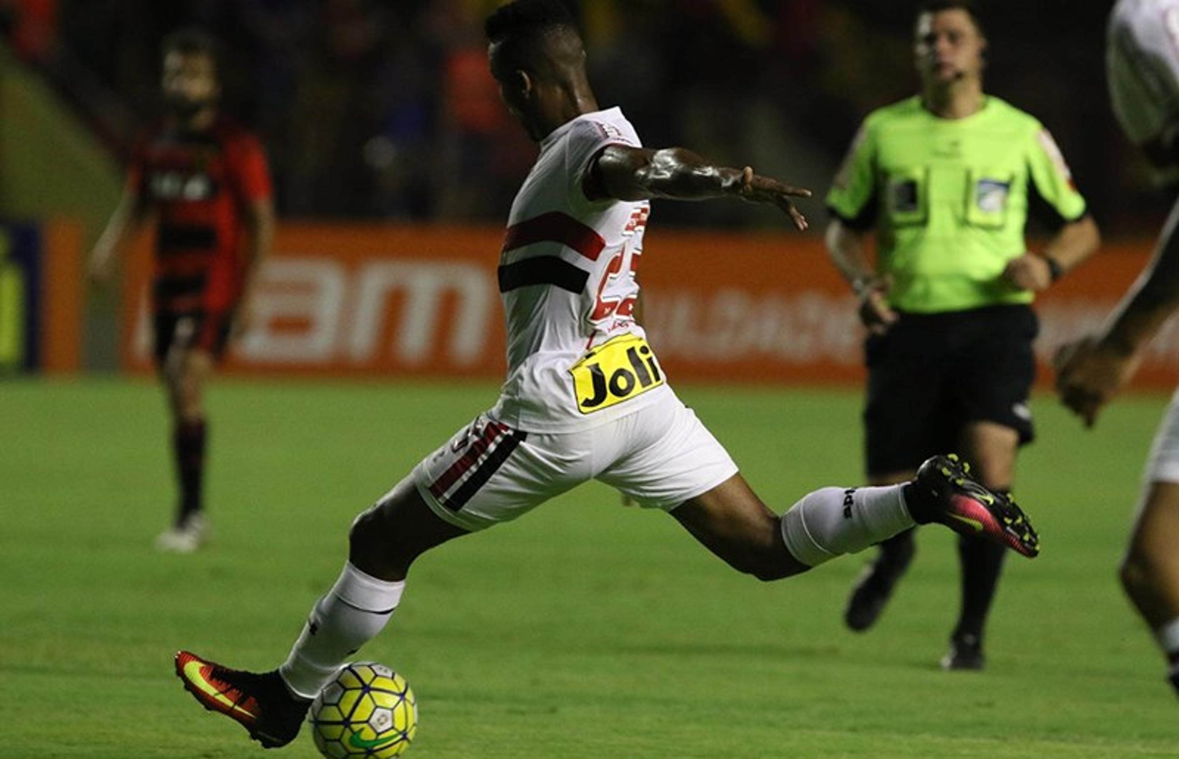 Volante faz quinto gol de fora da área no São Paulo e diz: ‘Consequência’