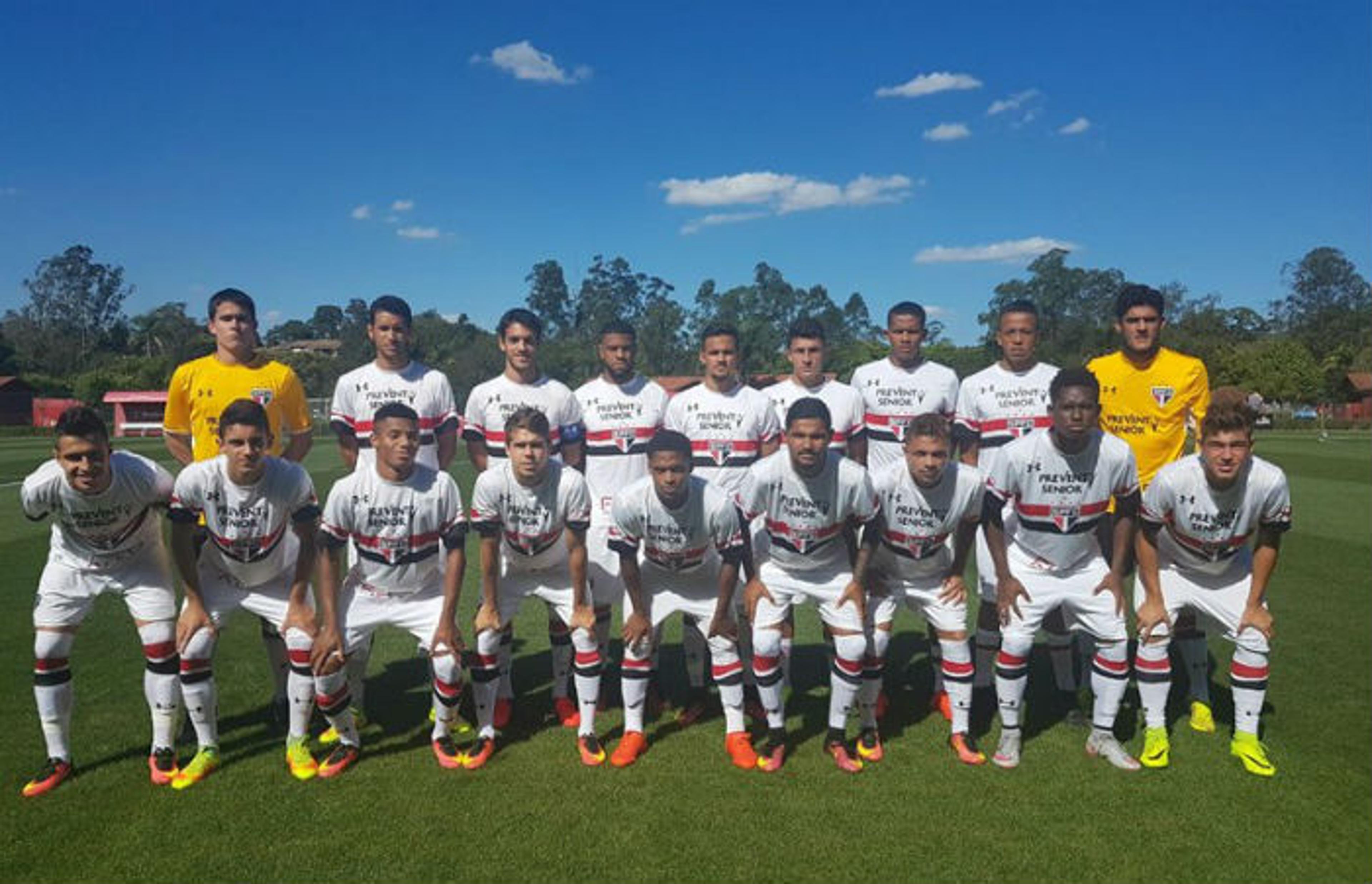 Base do São Paulo tem goleadas no Estadual e jogo decisivo em copa