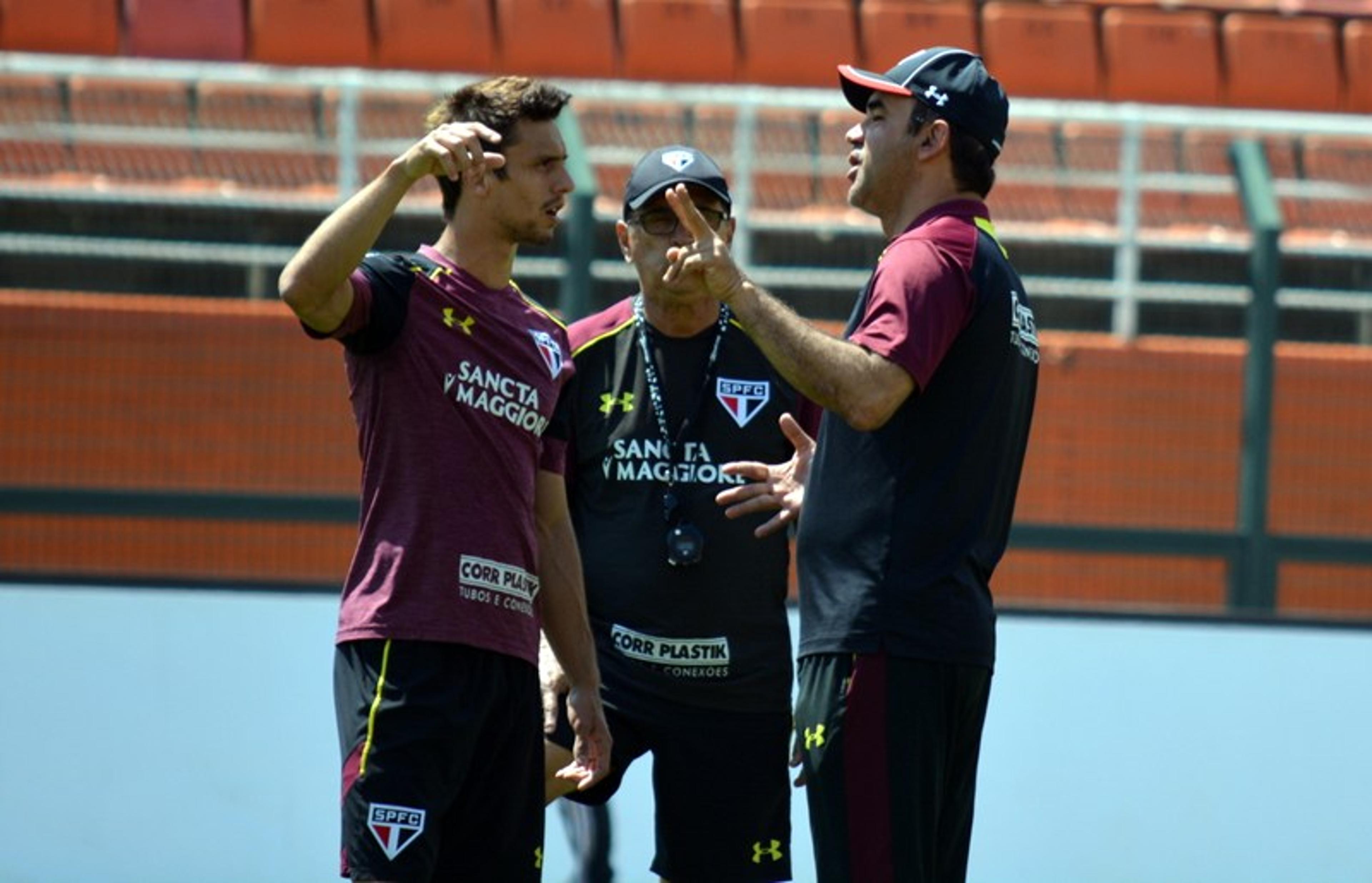 São Paulo treina no Pacaembu e Gomes mantém dúvidas no ataque