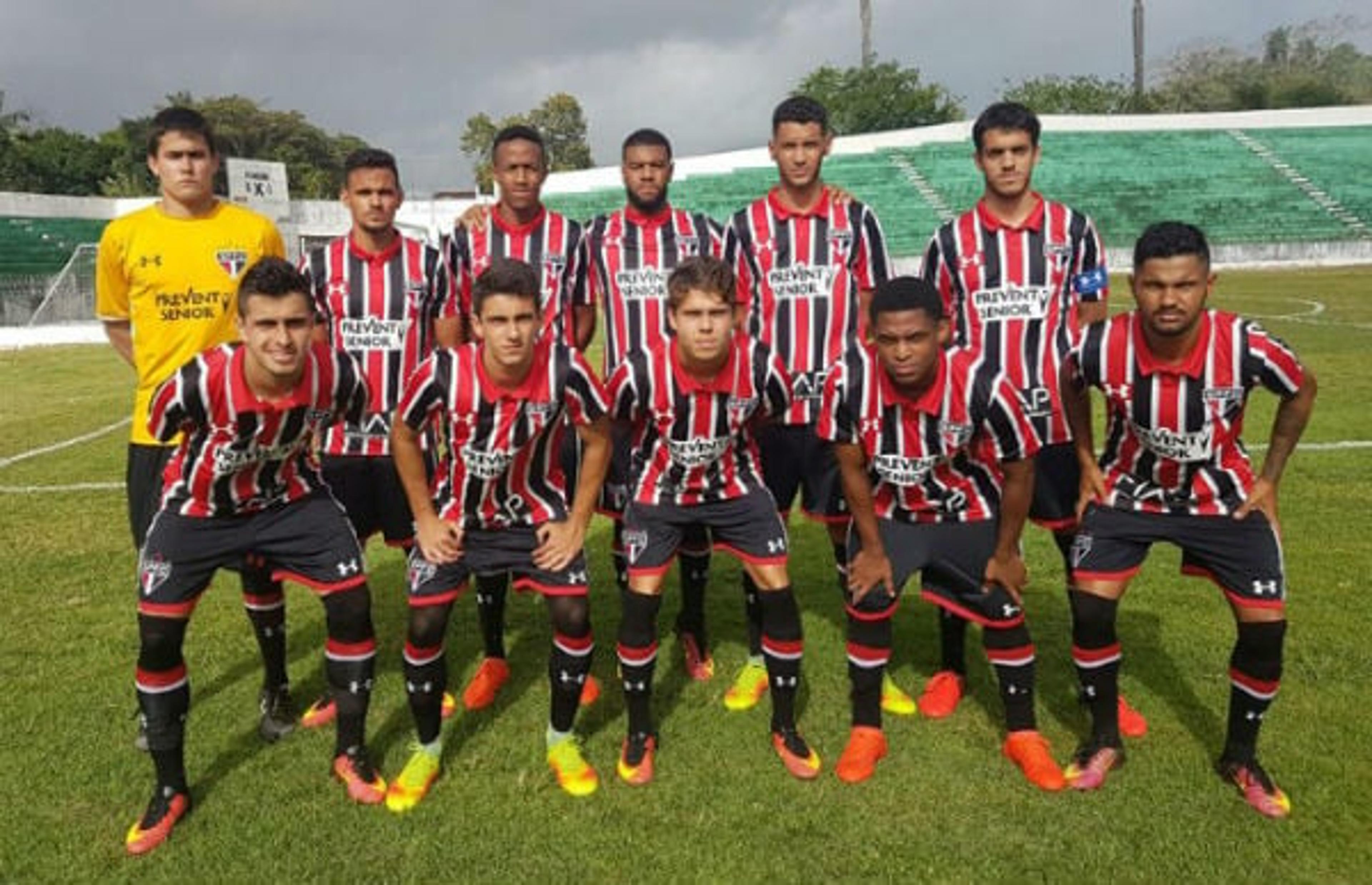 Lateral vira arma no ataque e celebra boa fase no sub-20 do São Paulo