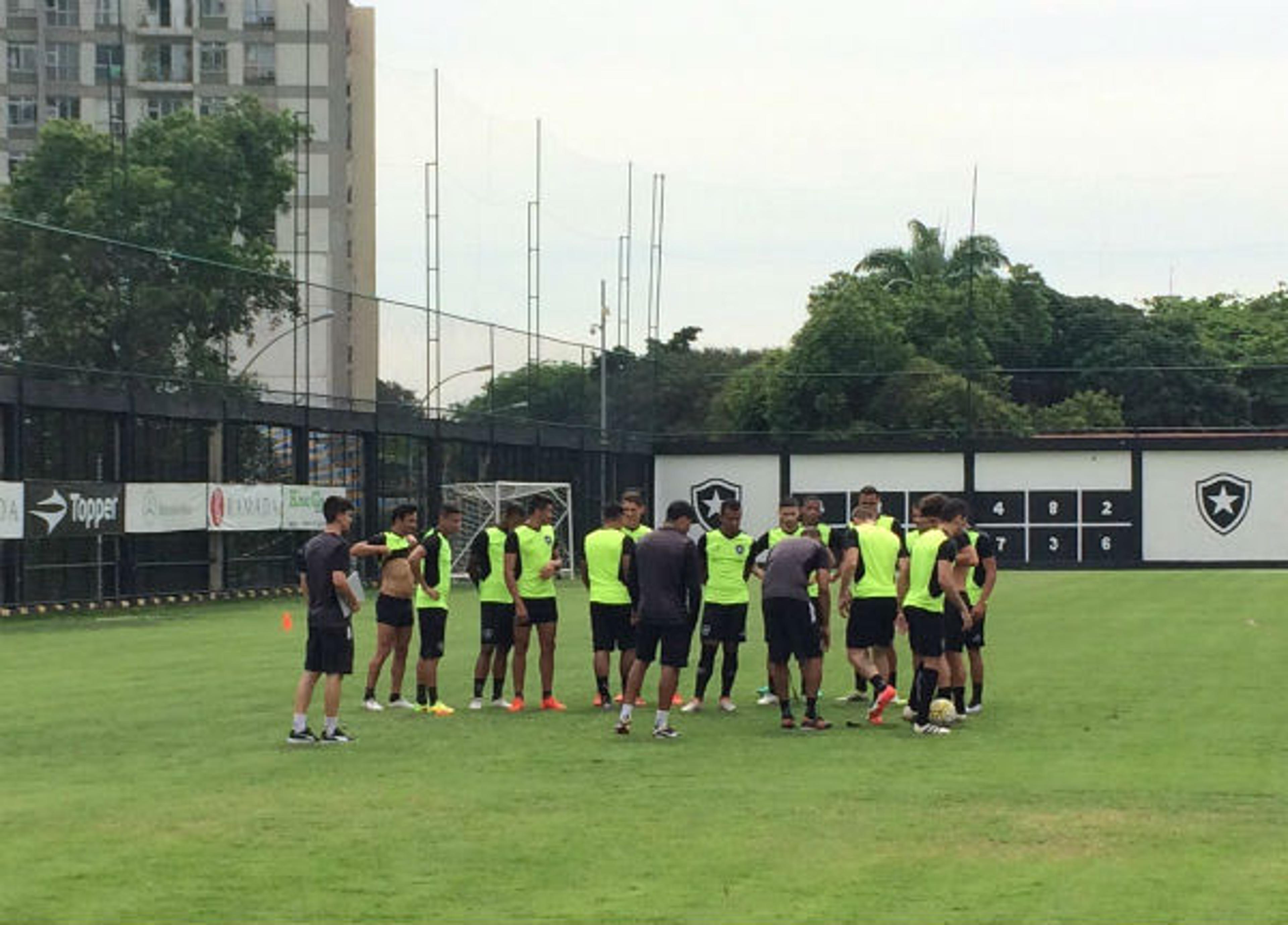 AO VIVO! Botafogo faz último treino antes de duelo contra o Santa Cruz