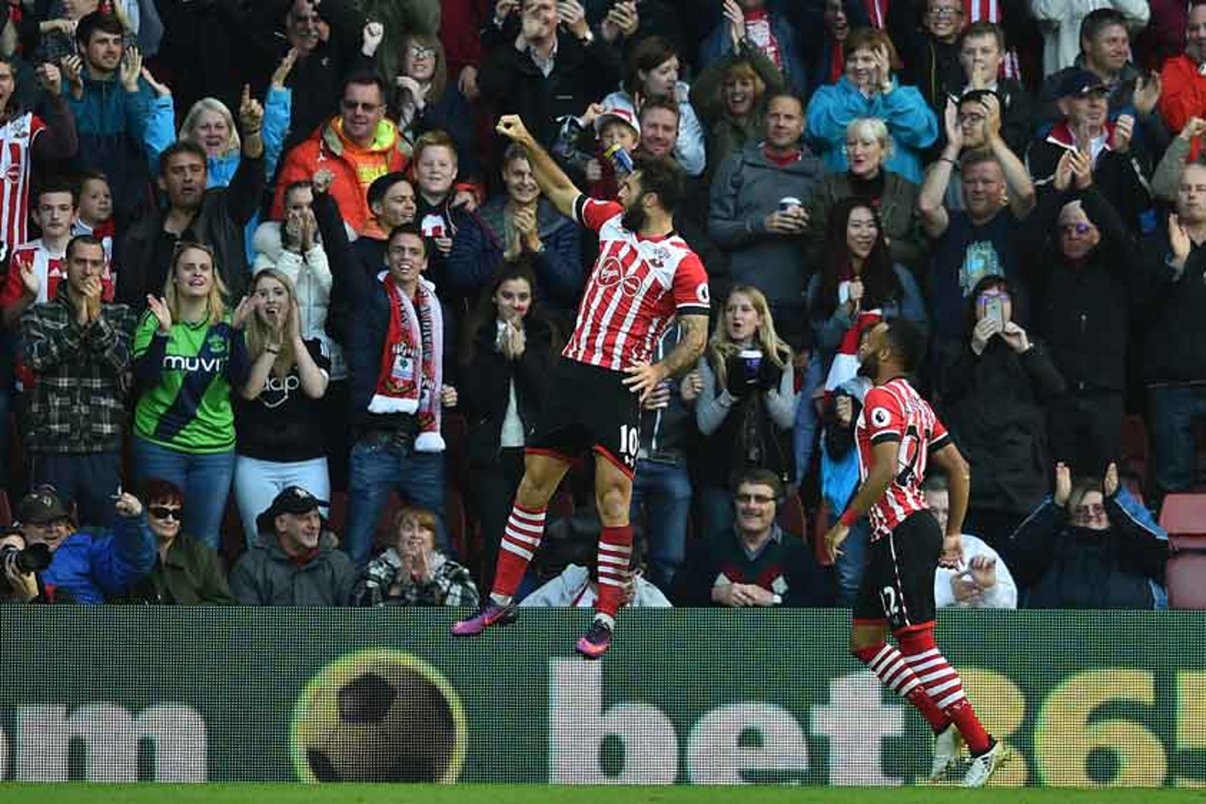 Southampton bate o Burnley e sobe na tabela do Campeonato Inglês