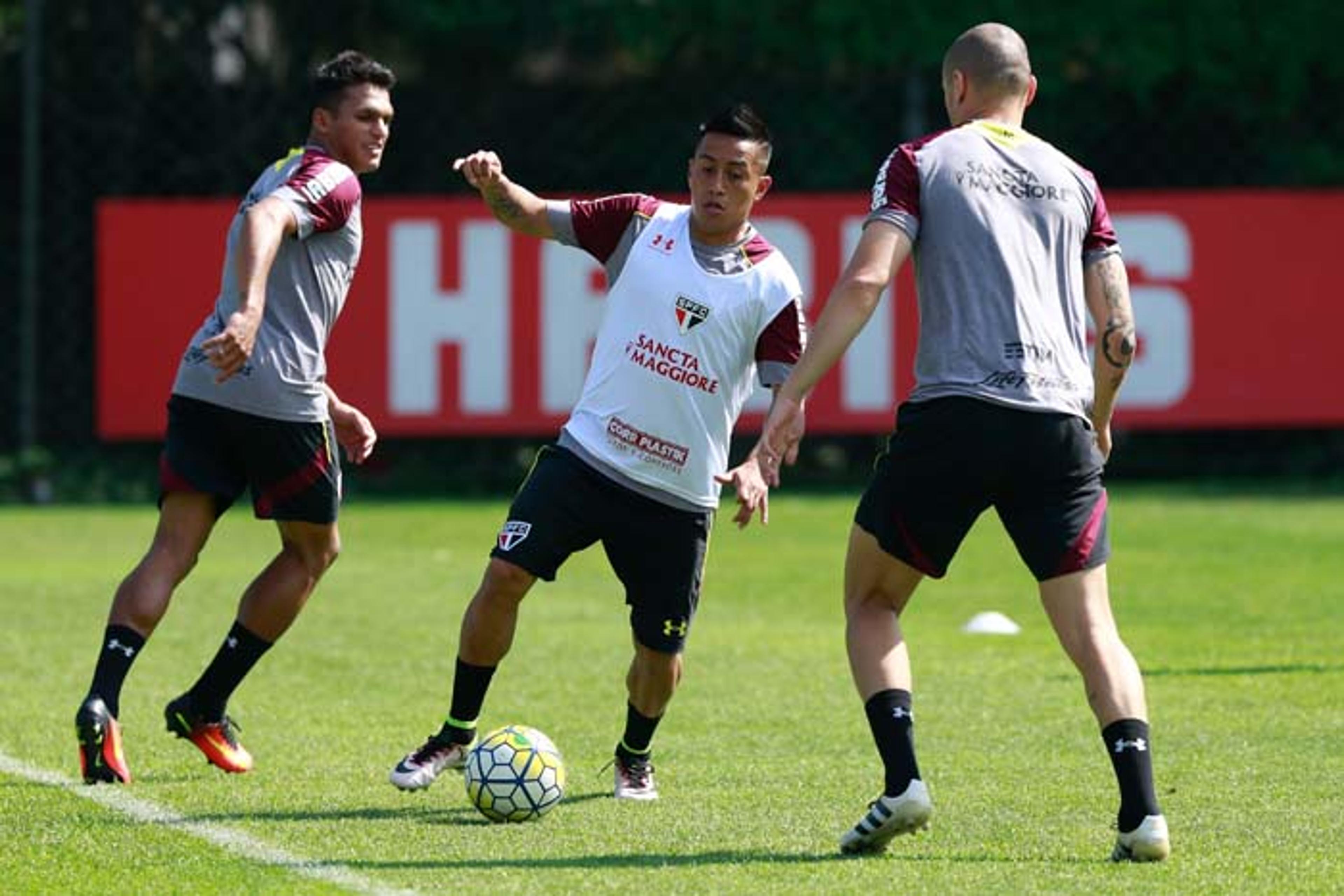 Peruano Cueva admite cansaço no São Paulo e cita troca de países