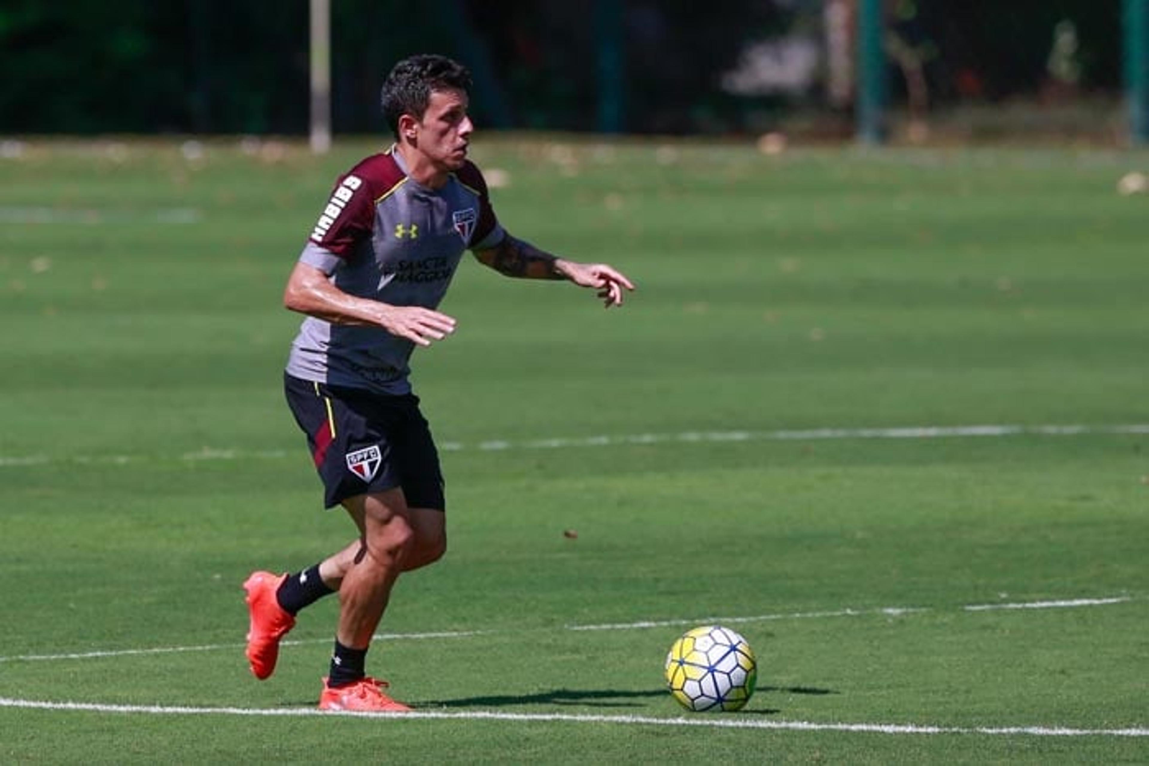 Coxa recua, Goiás faz oferta, mas meia sonha com chance no São Paulo