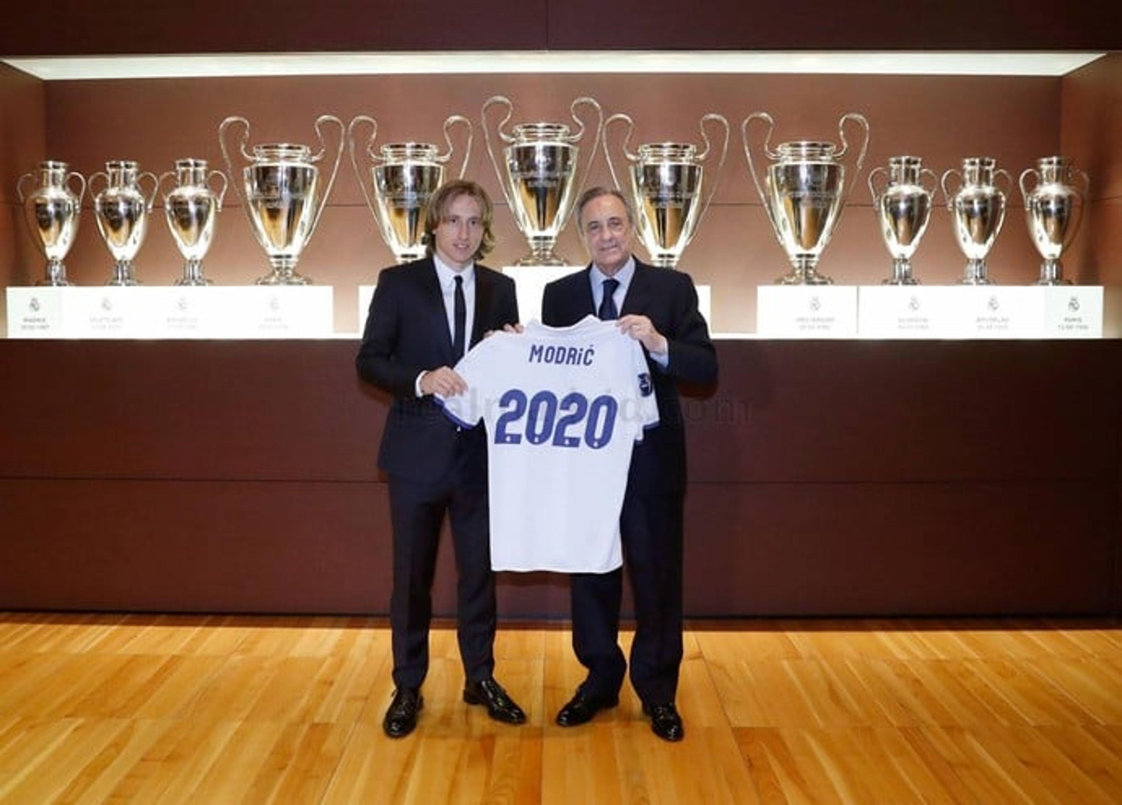 Modric assina novo contrato e revela plano de se aposentar no Real