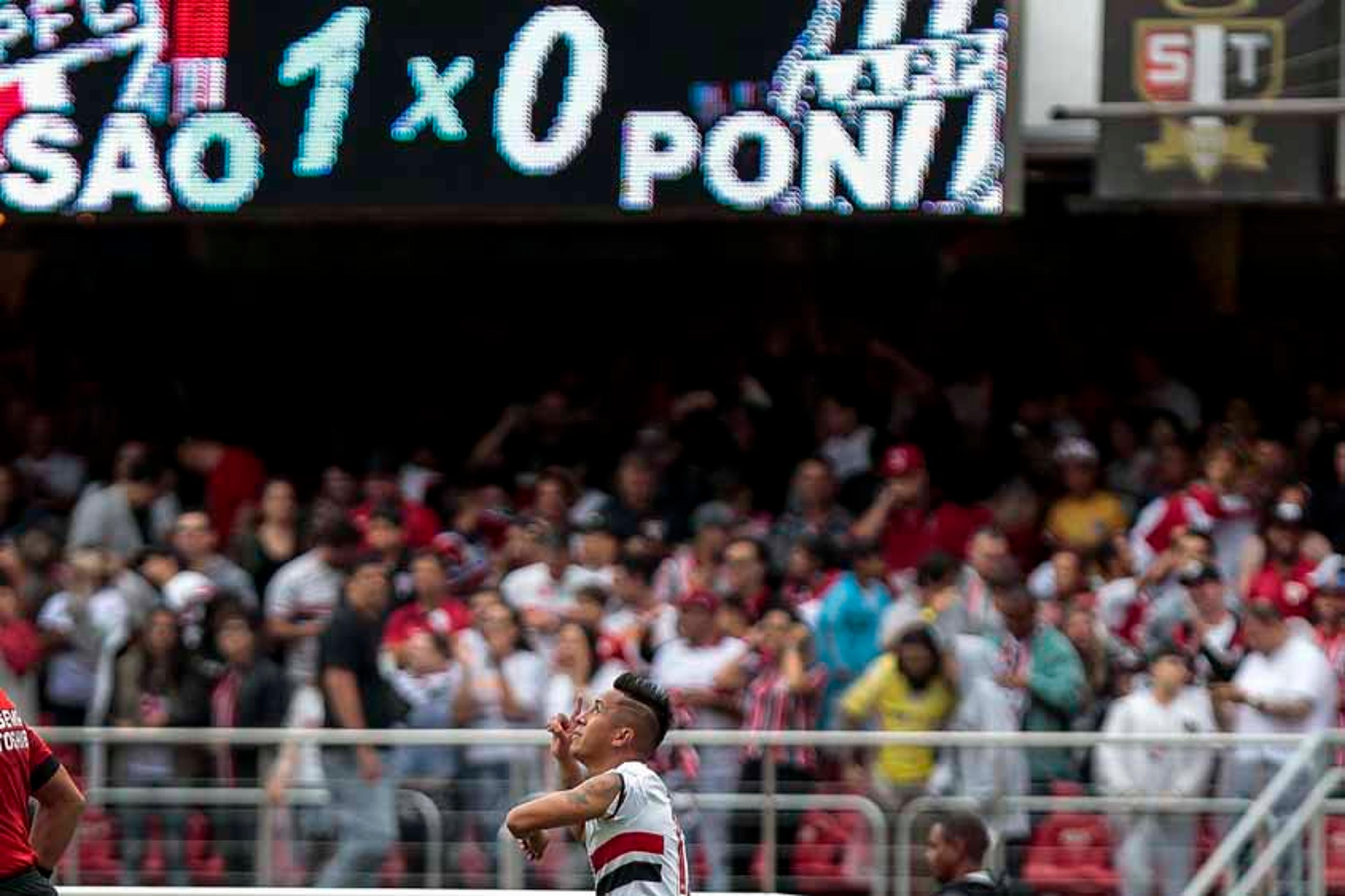 Árbitro relata sinalizadores e atraso do São Paulo contra a Ponte Preta