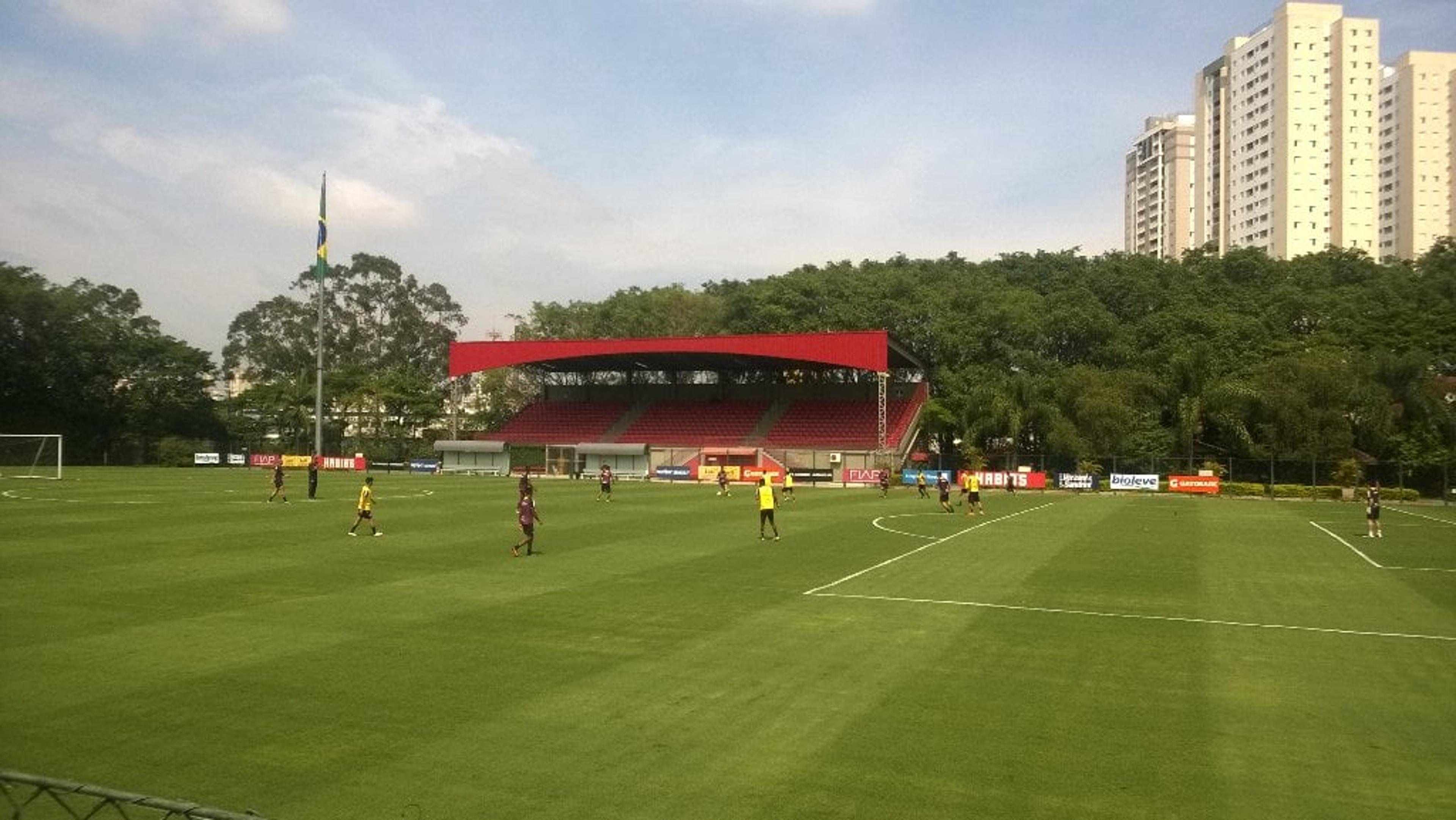 Denis volta e Ricardo Gomes esboça time em dia de golaços no São Paulo