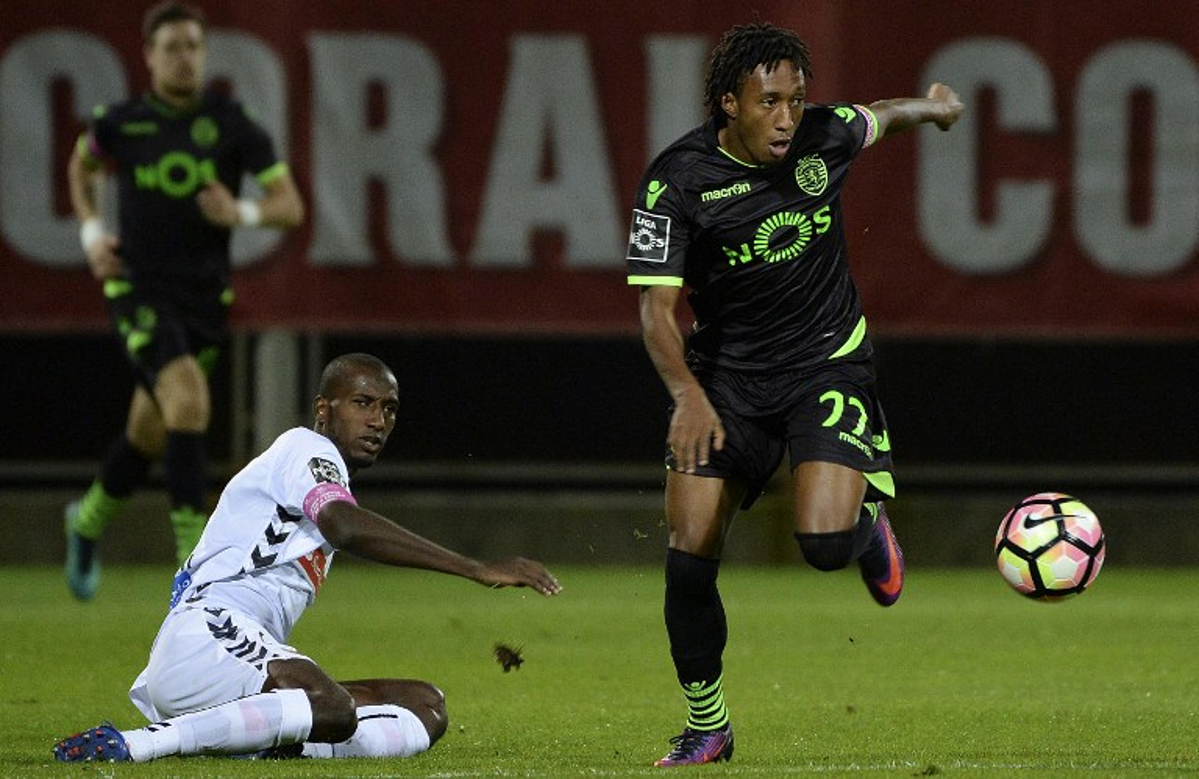 Sporting só empata no Funchal e fica distante da liderança do Português