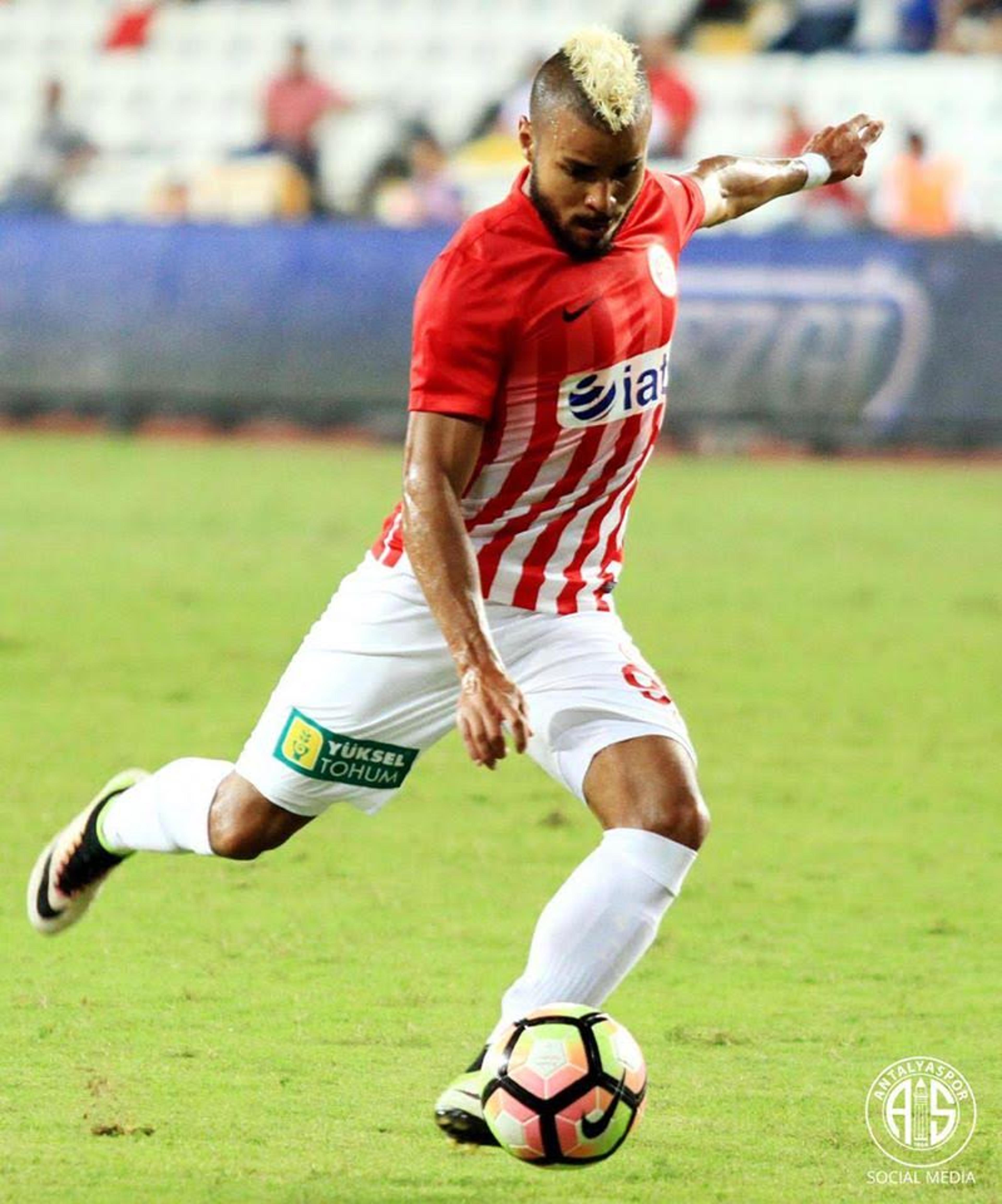 Danilo comemora primeira vitória do Antalyaspor no Campeonato Turco