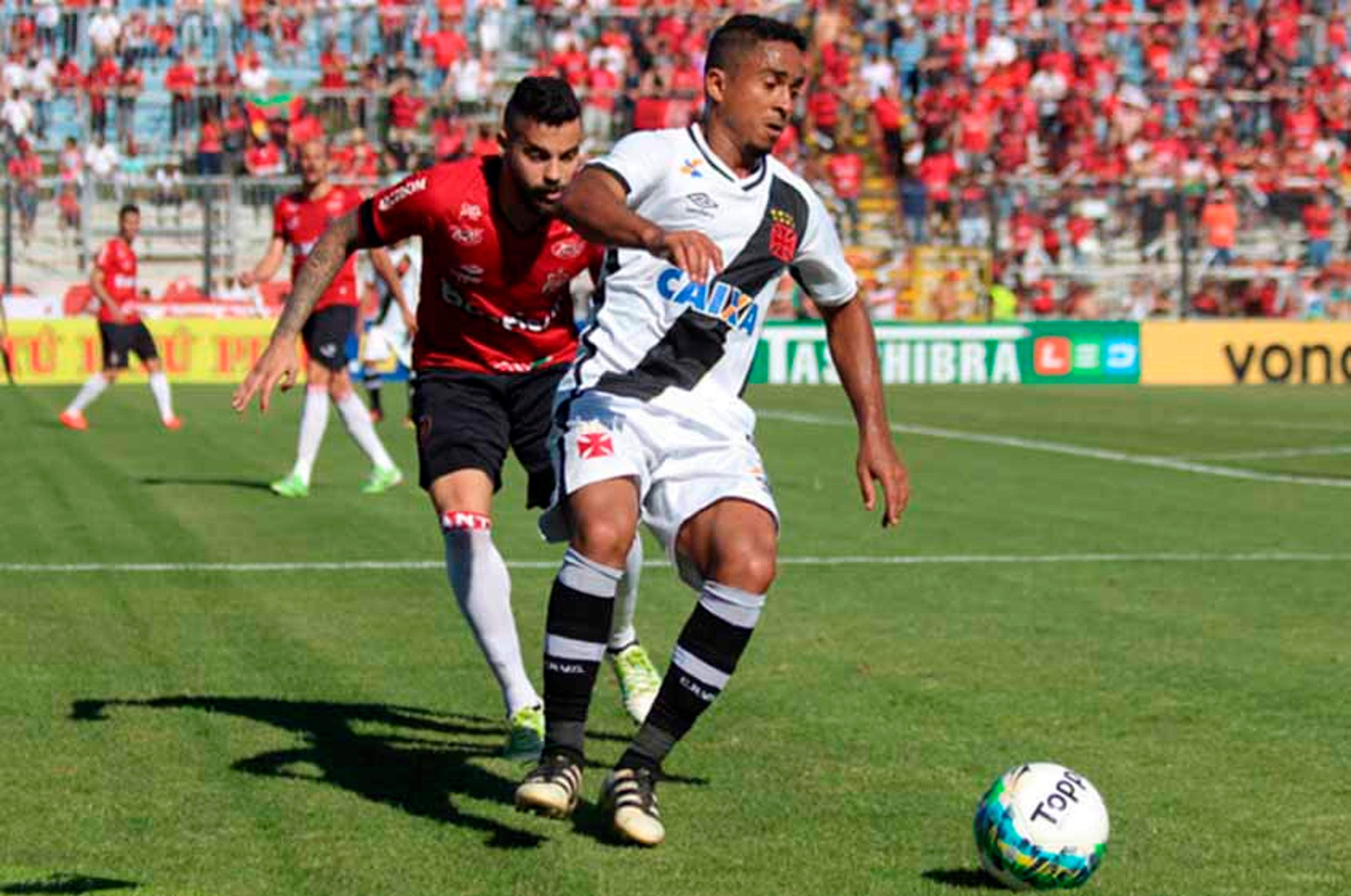 Vasco perde no Sul e volta a ver G4 ameaçado a quatro rodadas do fim