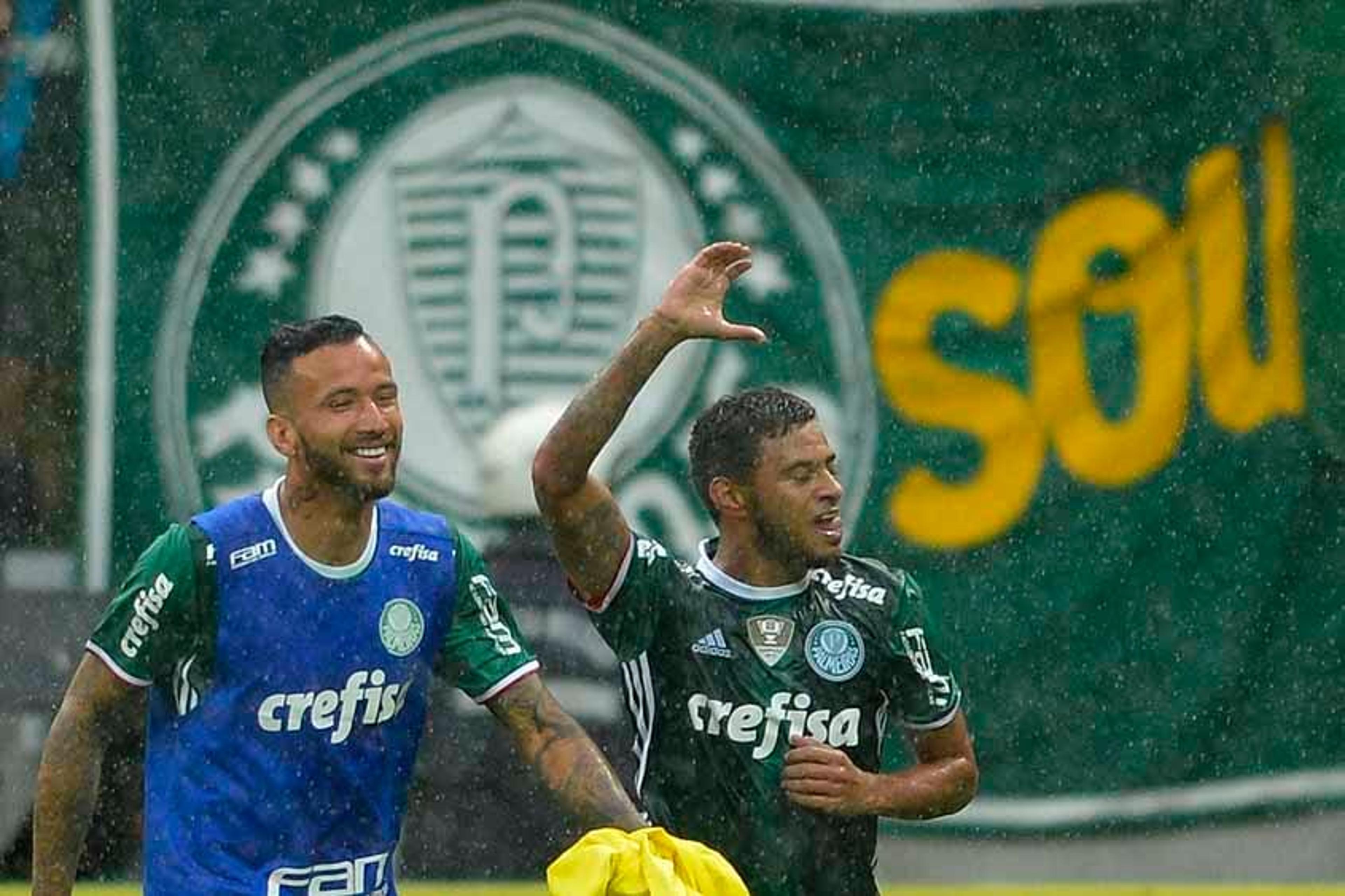 Decisivo, Cleiton Xavier explica festa em campo e dedica vitória à torcida