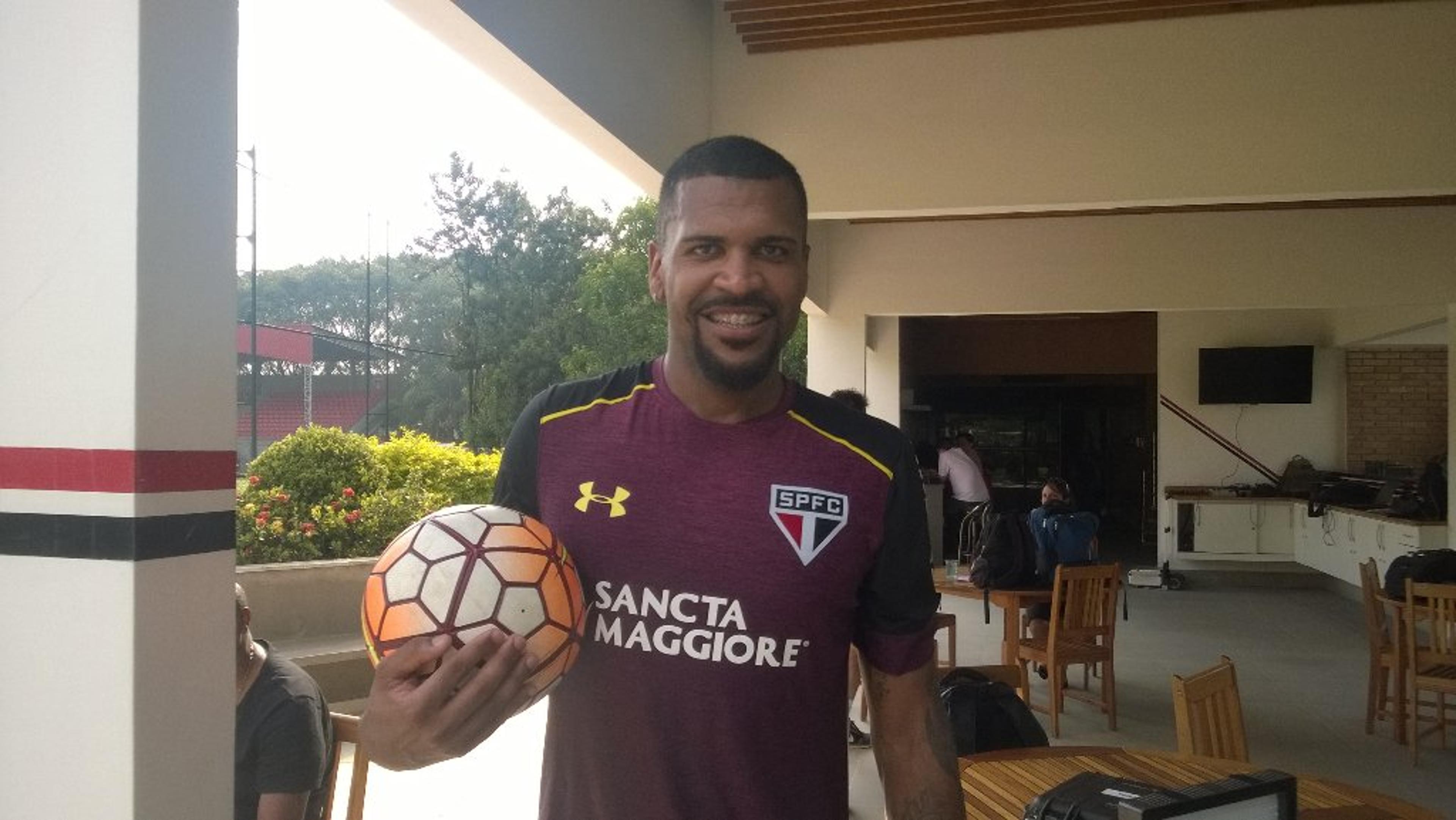 Com volta de Hudson e avanço de Breno, São Paulo se reapresenta