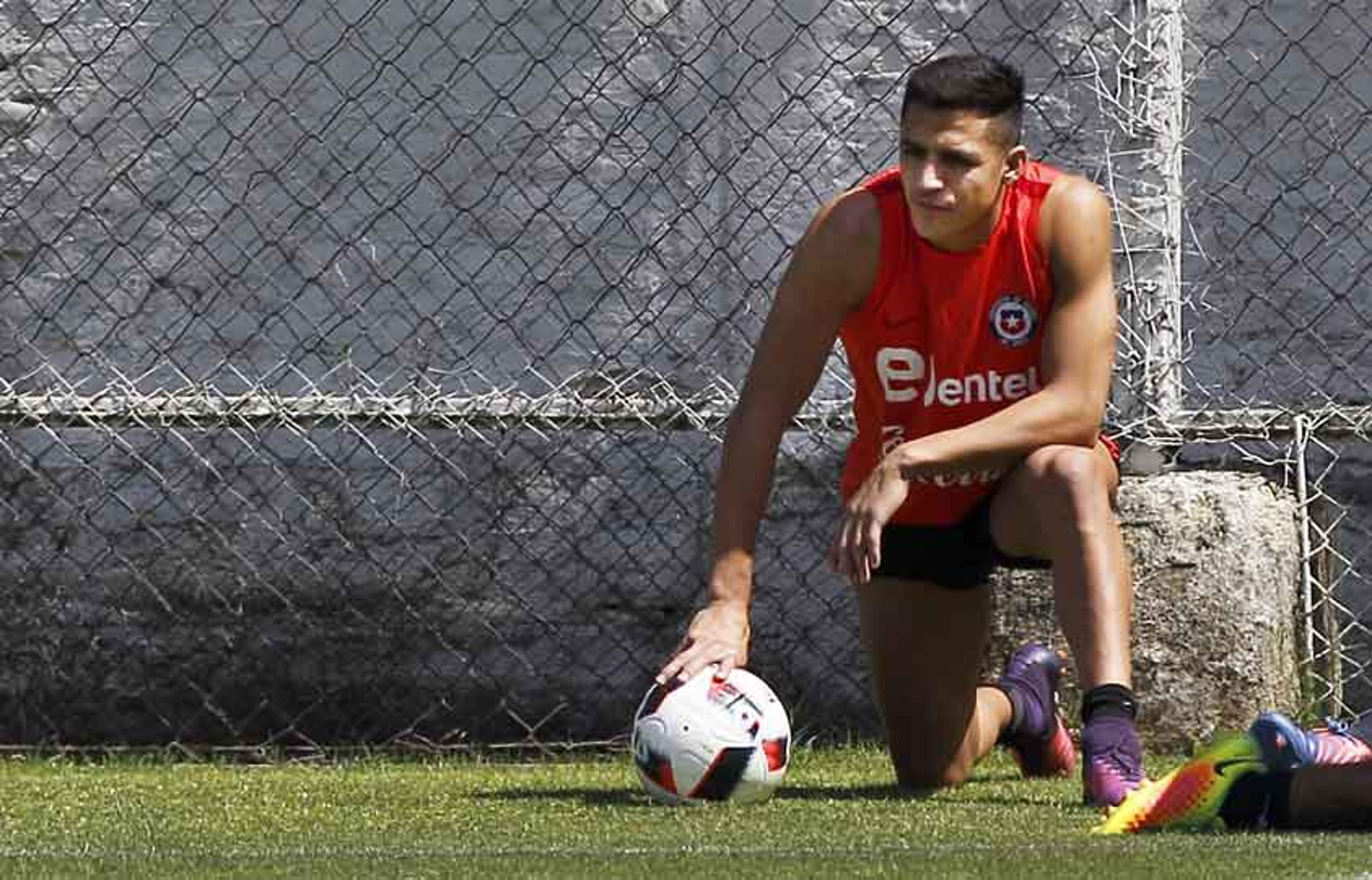 Wenger alerta o Chile sobre escalar Alexis Sánchez contra o Uruguai