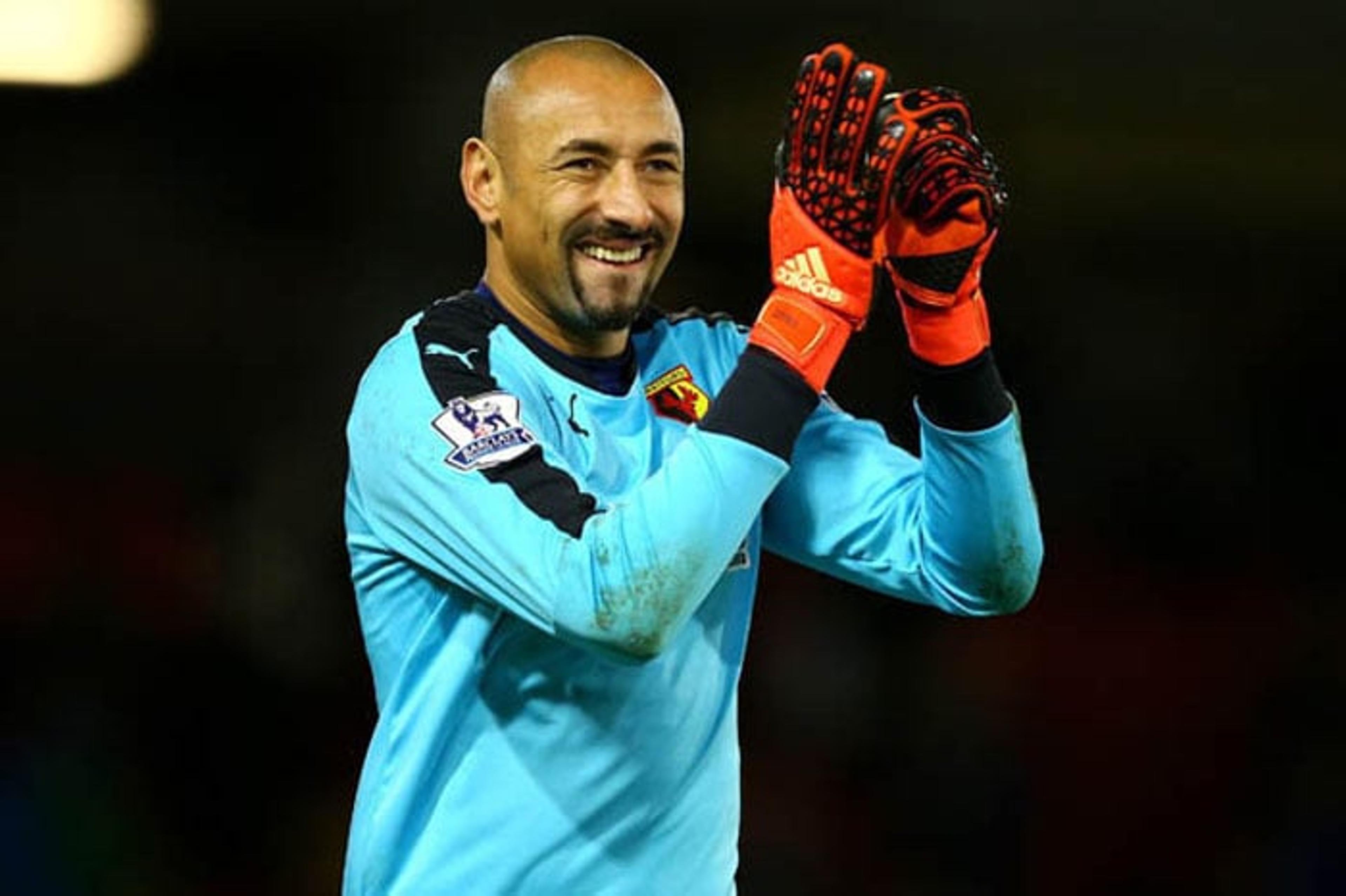 Destaque do Watford, Gomes renova contrato por mais duas temporadas