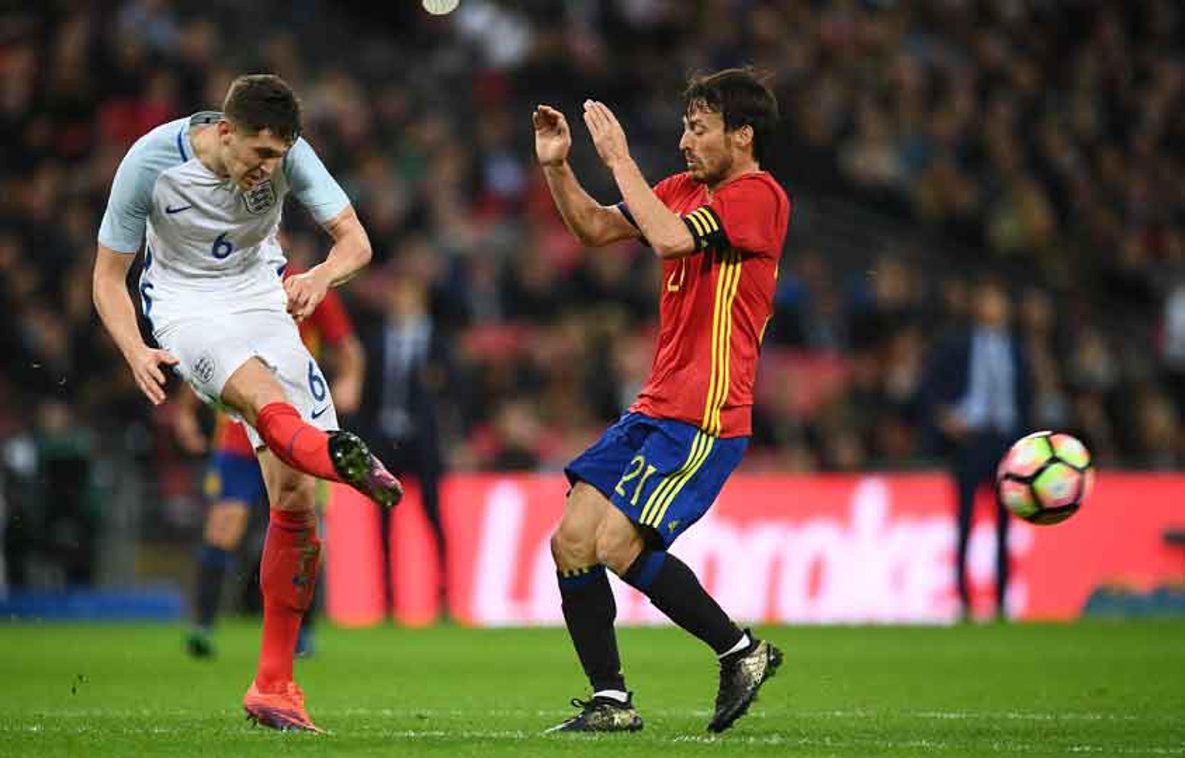 Espanha faz dois no fim e empata com a Inglaterra em Wembley