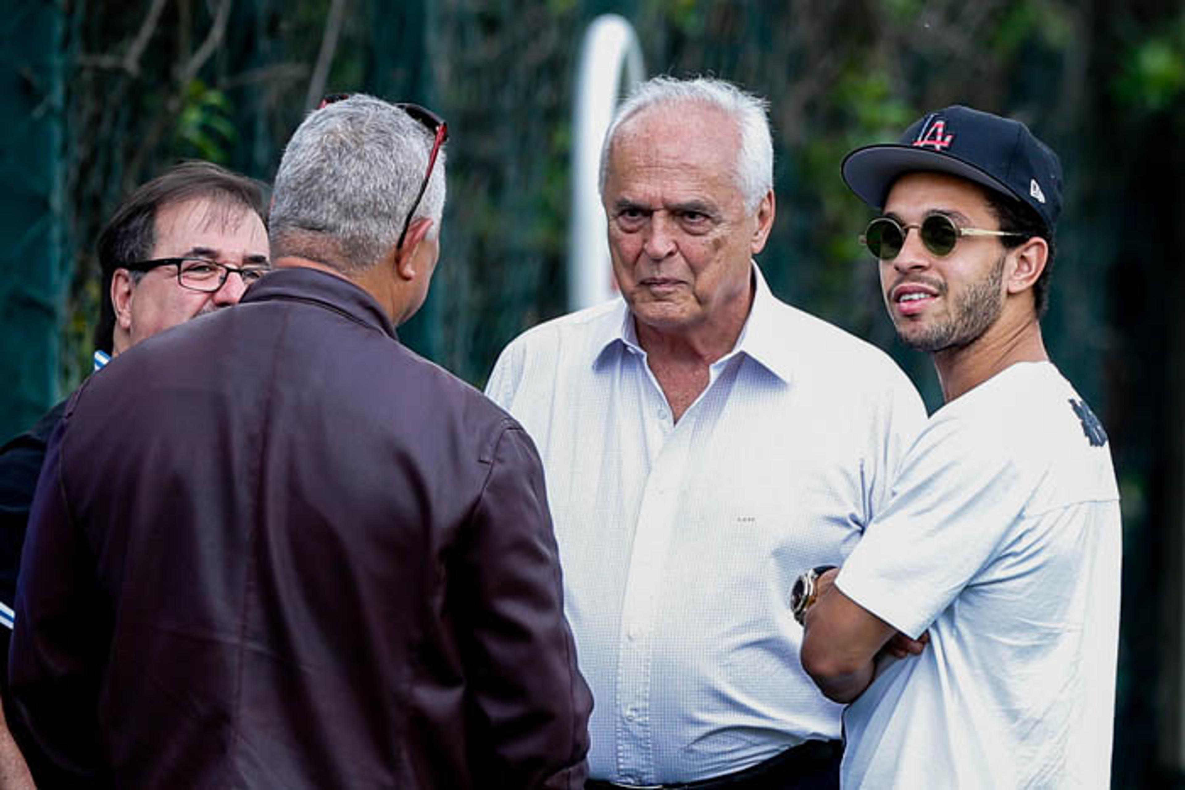 Wellington Nem é recebido por amigos e dirigentes no São Paulo