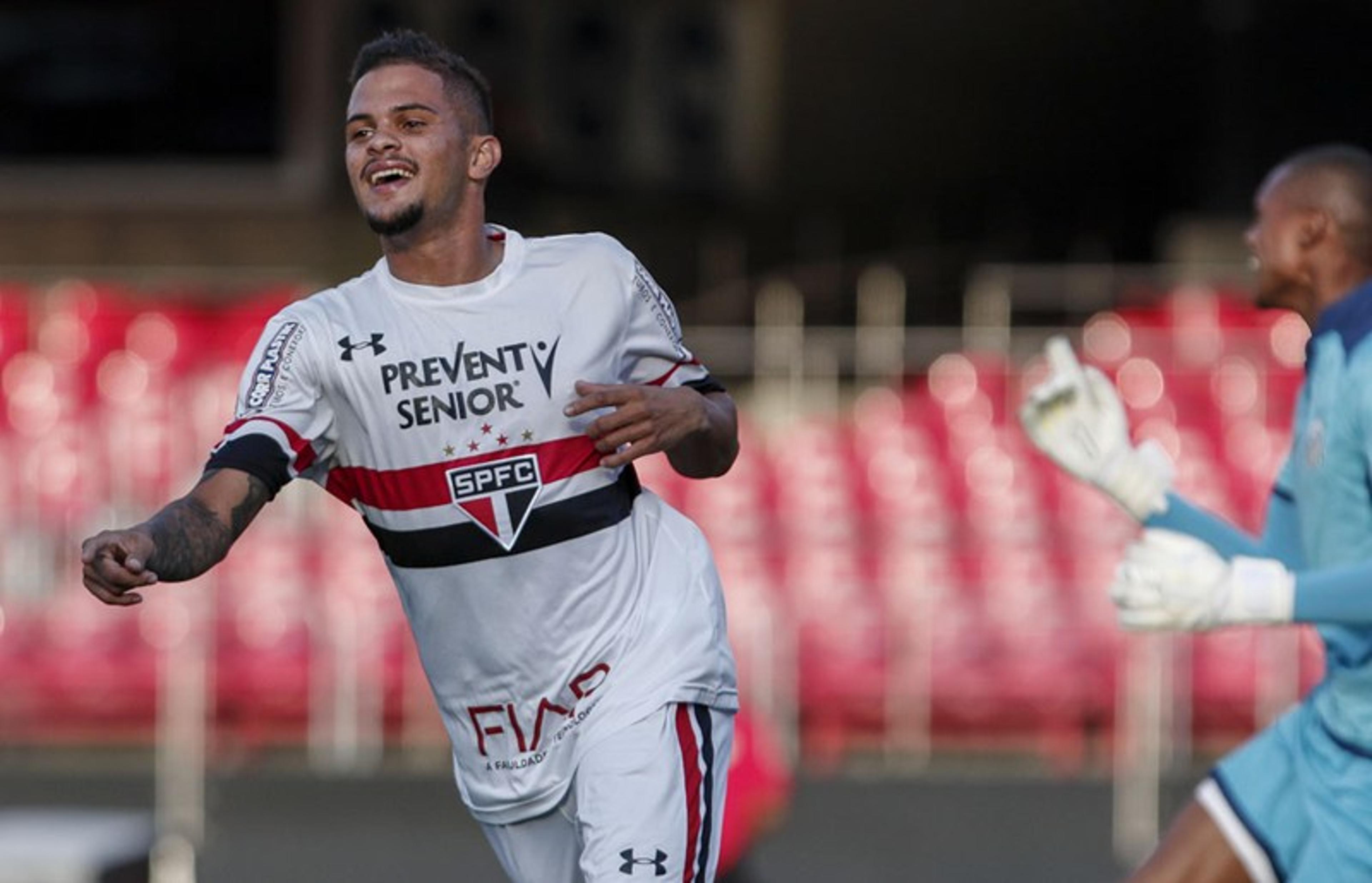 Auro faz dois, São Paulo bate o Santos e vai a mais uma final no sub-20