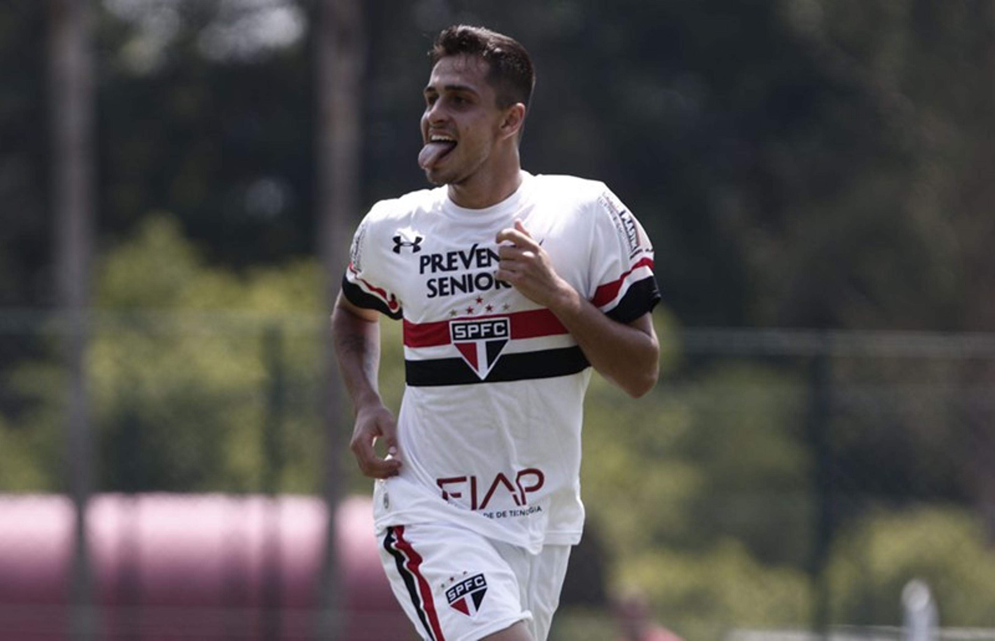 Com dois de Pedro, São Paulo passeia e fica perto de nova taça no sub-20