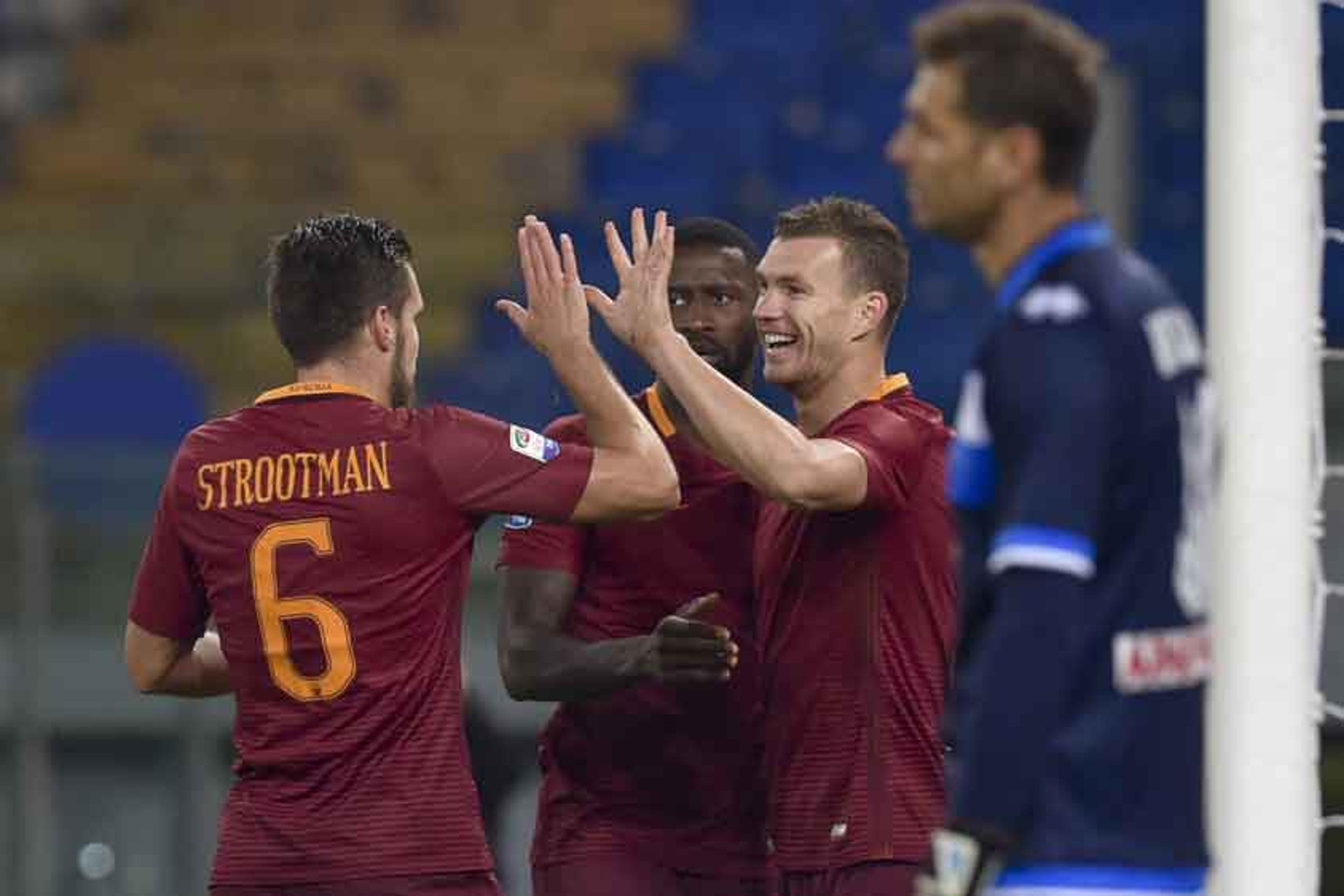 Roma bate o Pescara no Olímpico com dois gols do artilheiro Dzeko