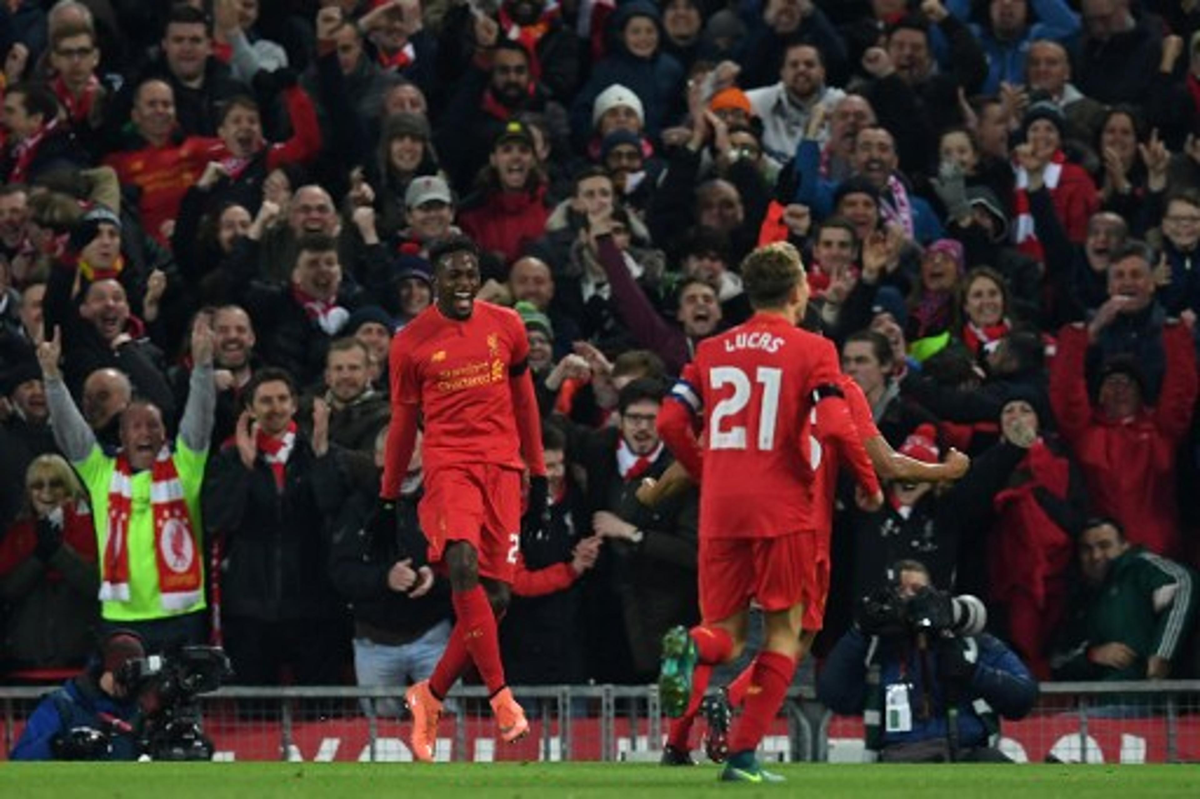 De luto e com homenagens, Liverpool bate o Leeds e avança na Copa