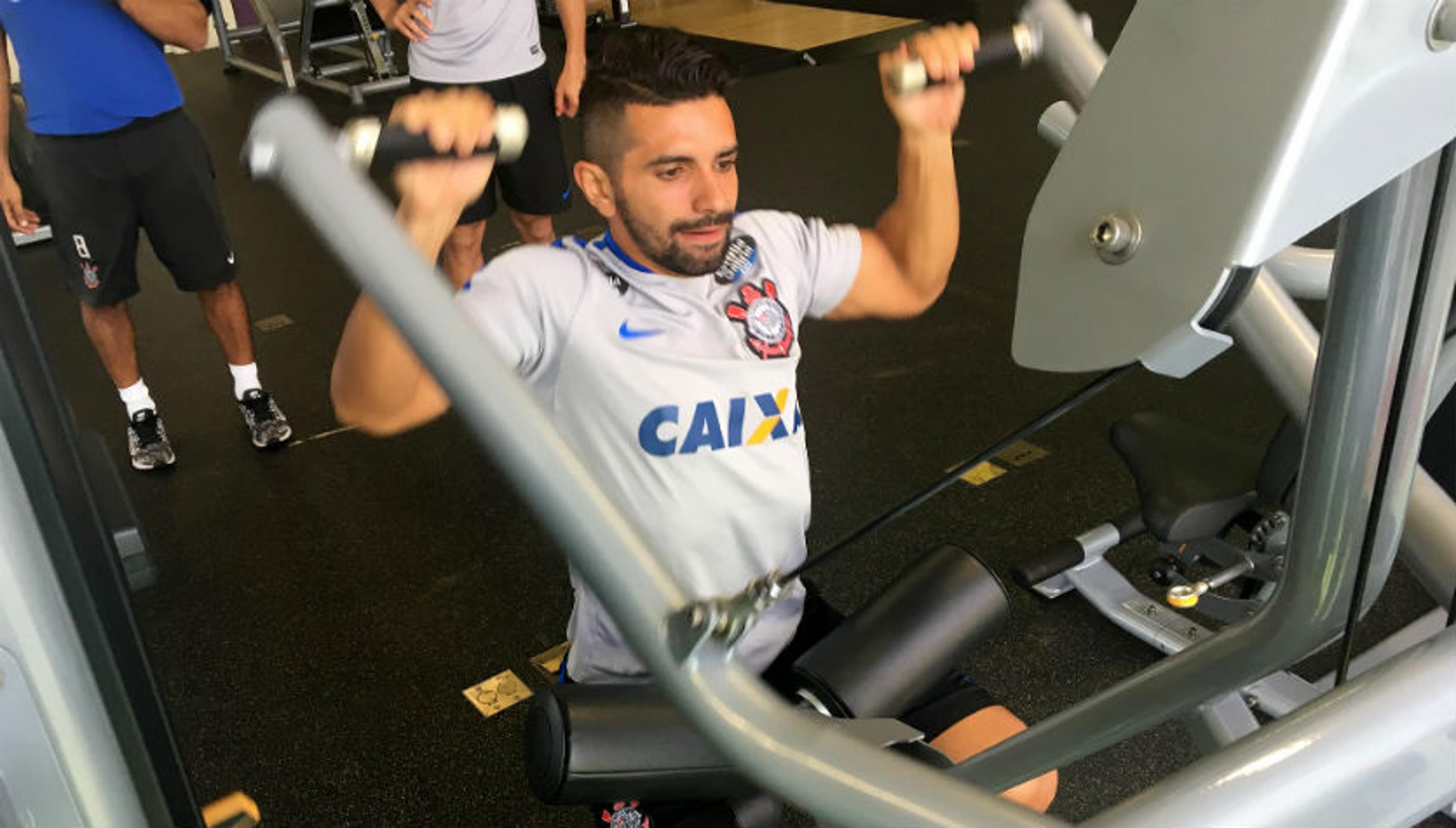 Ao trabalho: Corinthians treina com novidade no time para última rodada