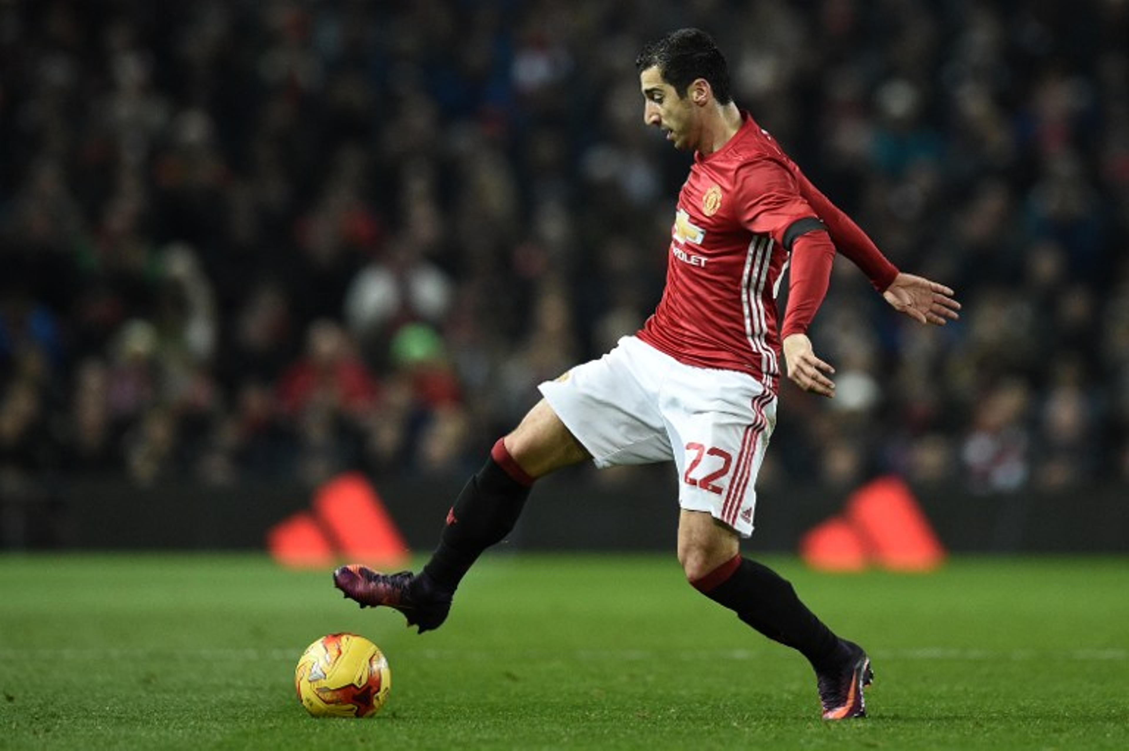 Mkhitaryan está fora da final da Copa da Liga; Rooney e Carrick jogam