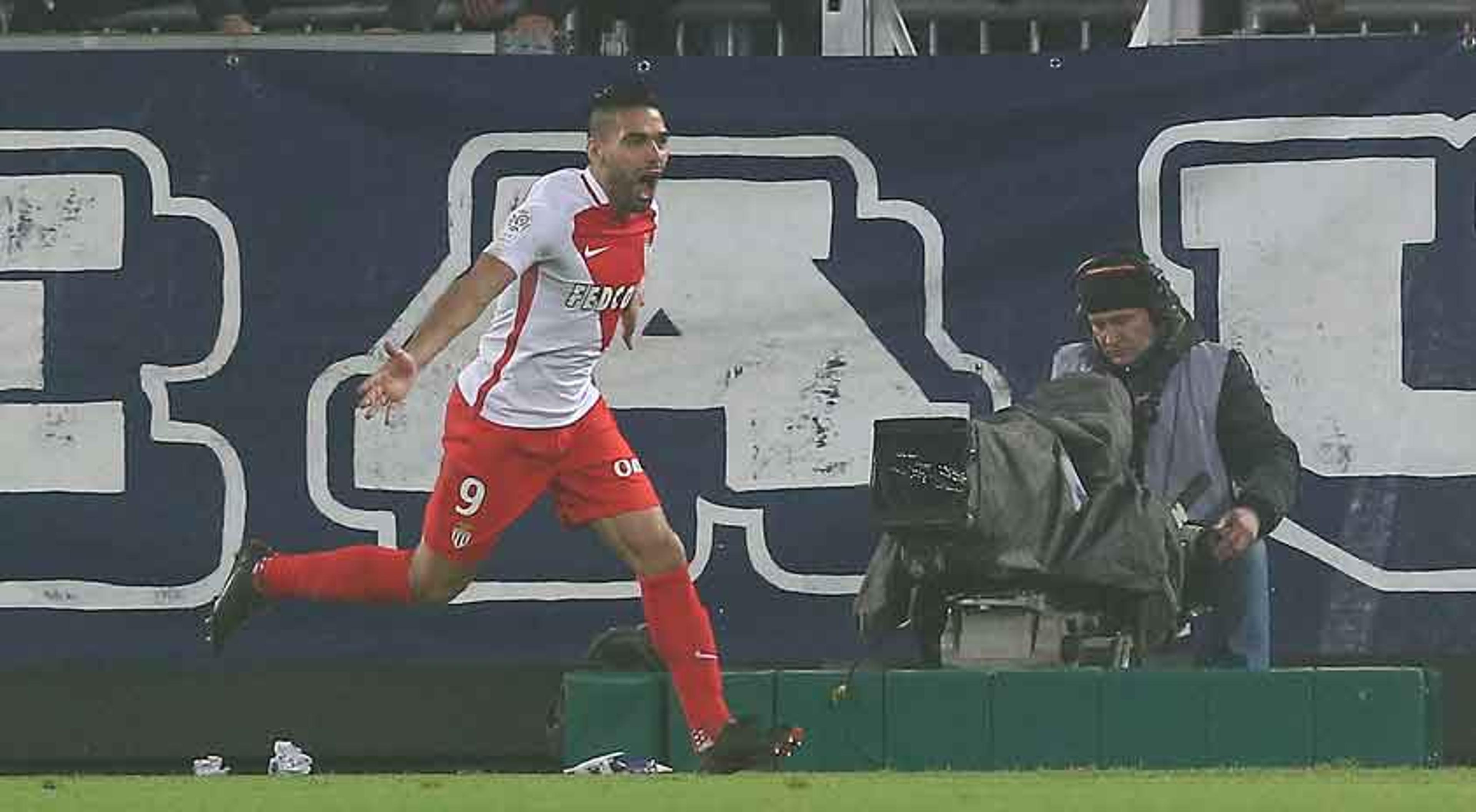 Falcao García faz três, Monaco goleia e assume a liderança do Francês